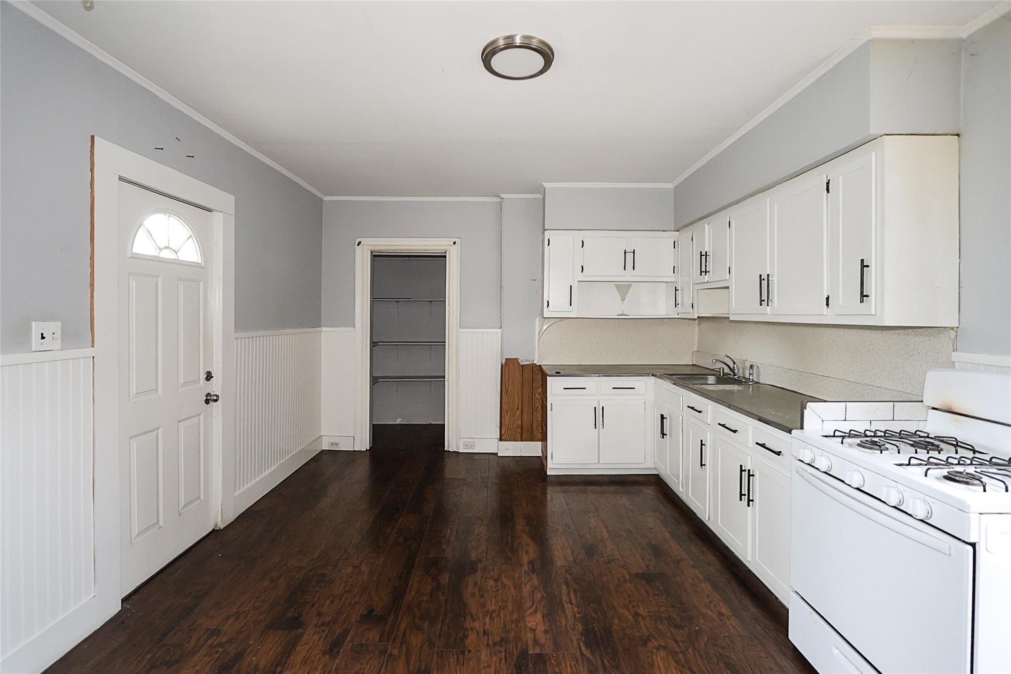 46 Coles Street, Glen Cove, NY 11542