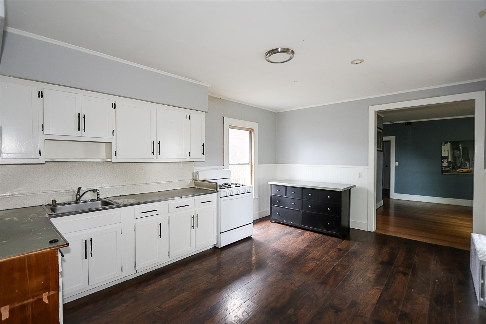 46 Coles Street, Glen Cove, NY 11542