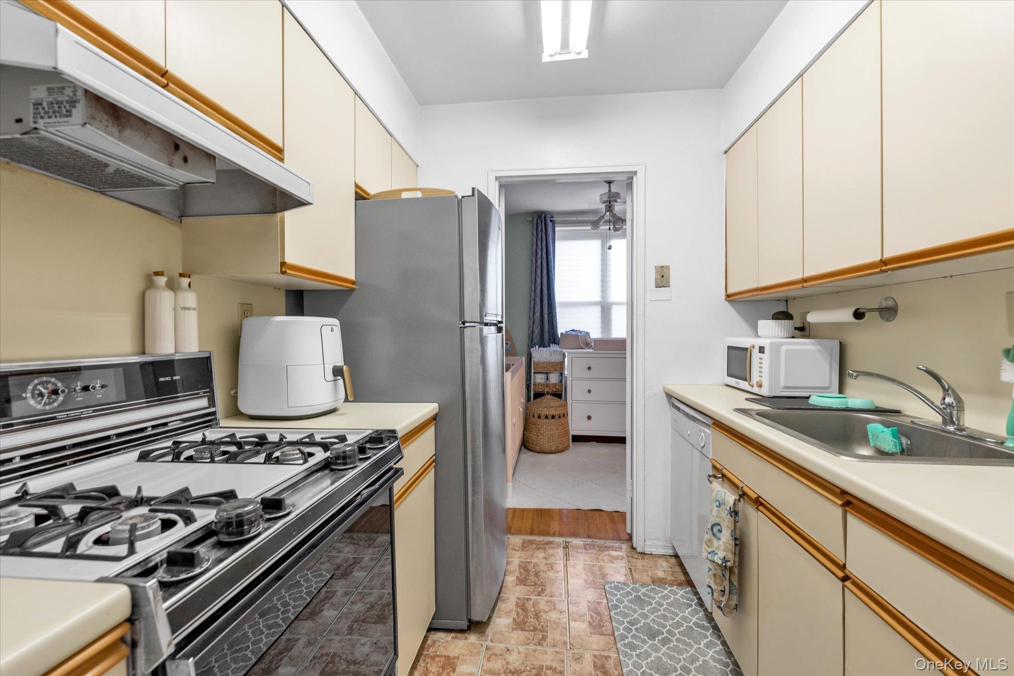 410 E Broadway # 6S, Long Beach, NY 11561