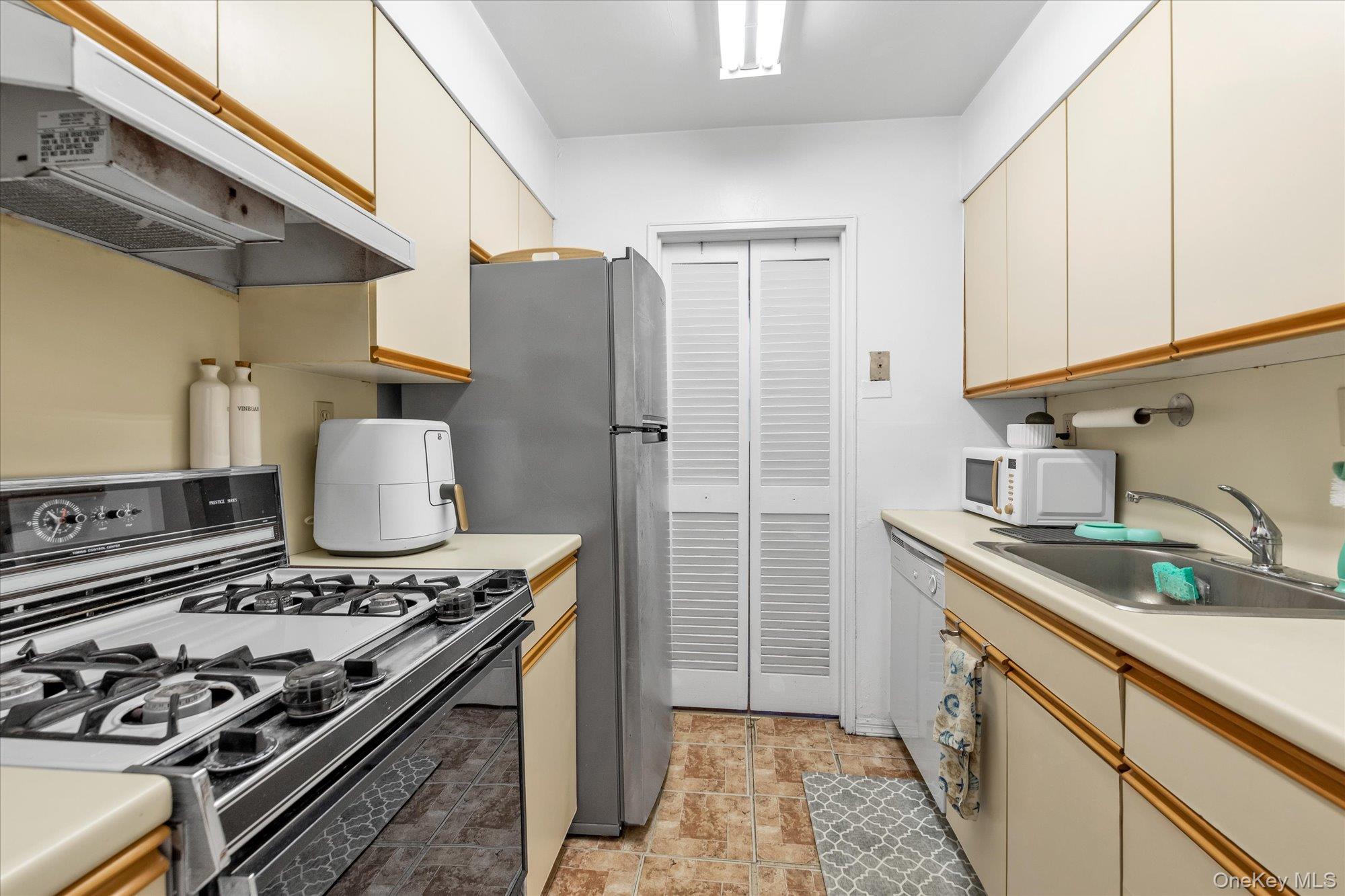 410 E Broadway # 6S, Long Beach, NY 11561