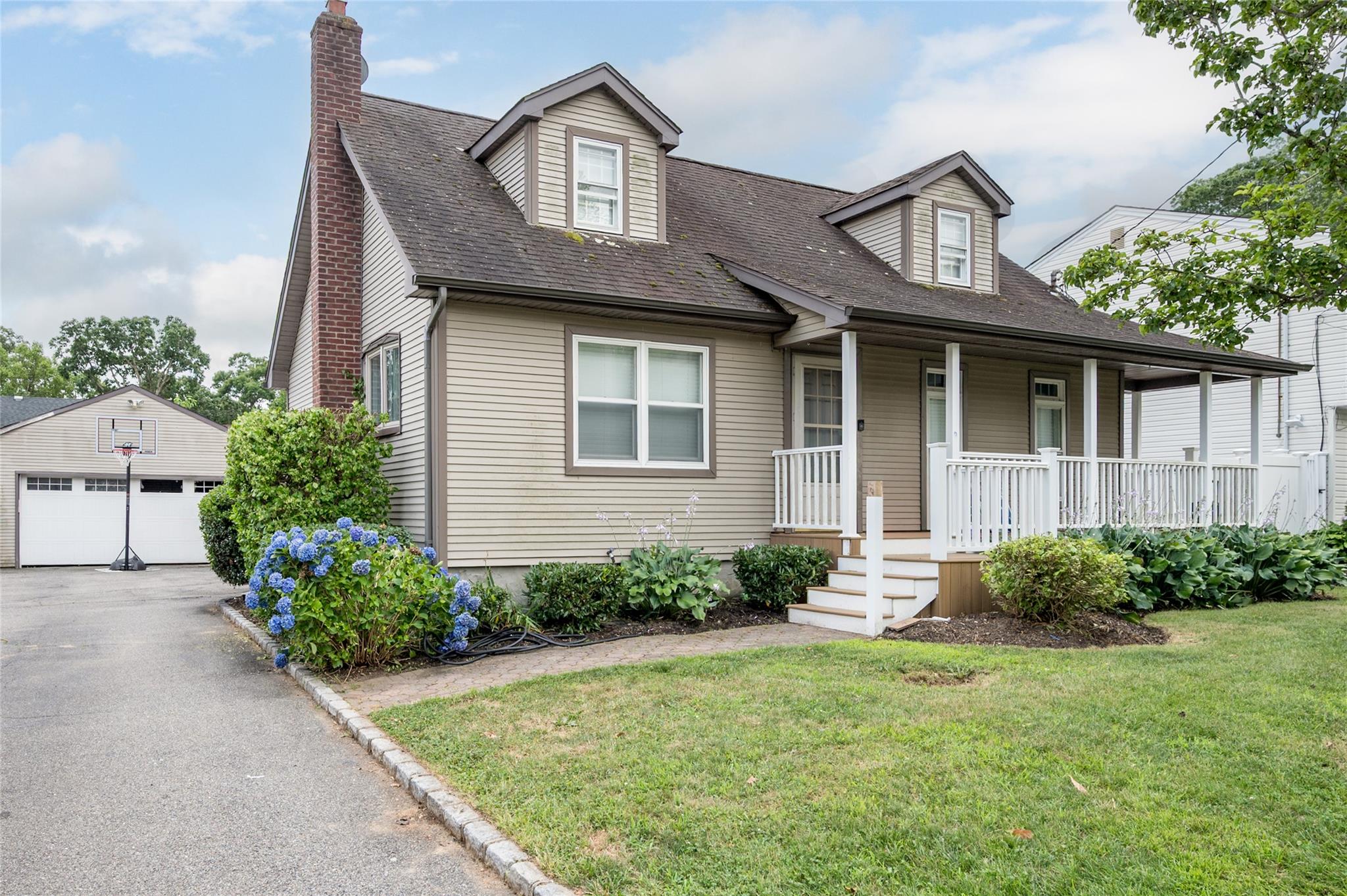 42 Bushwick Street, Melville, NY 11747