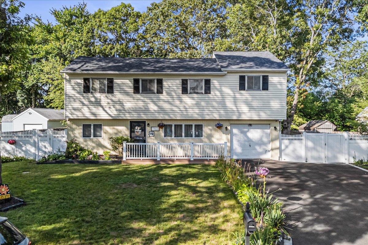 19 Colony Road, Port Jefferson Station, NY 11776