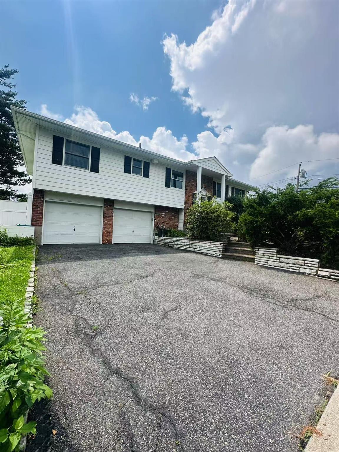 202 Nelson Court, Syosset, NY 11791