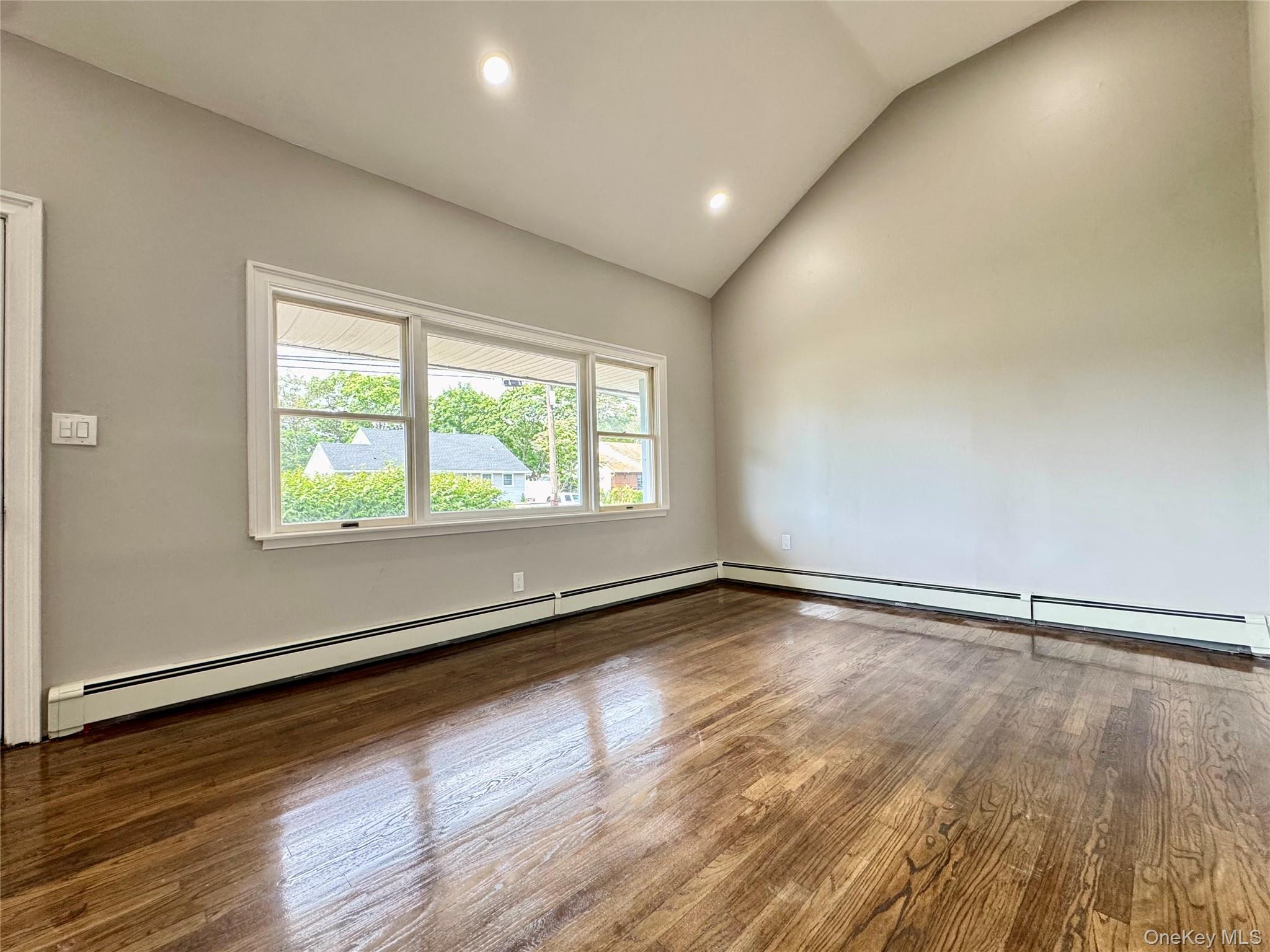 33 Princeton Street, Bay Shore, NY 11706