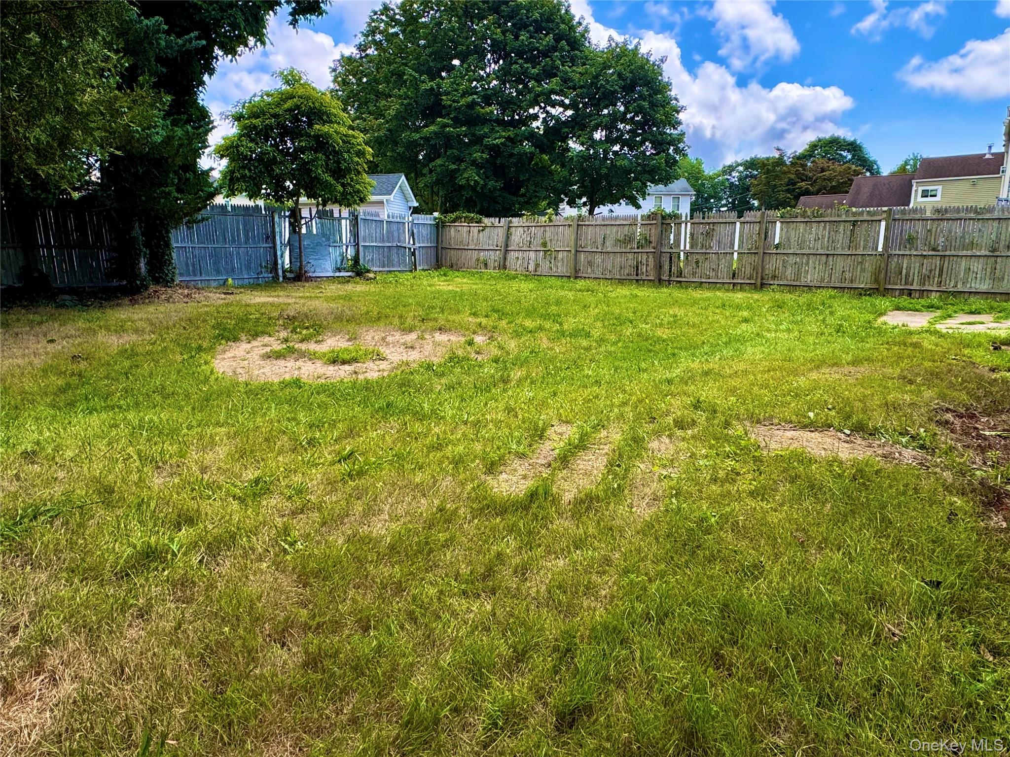 33 Princeton Street, Bay Shore, NY 11706