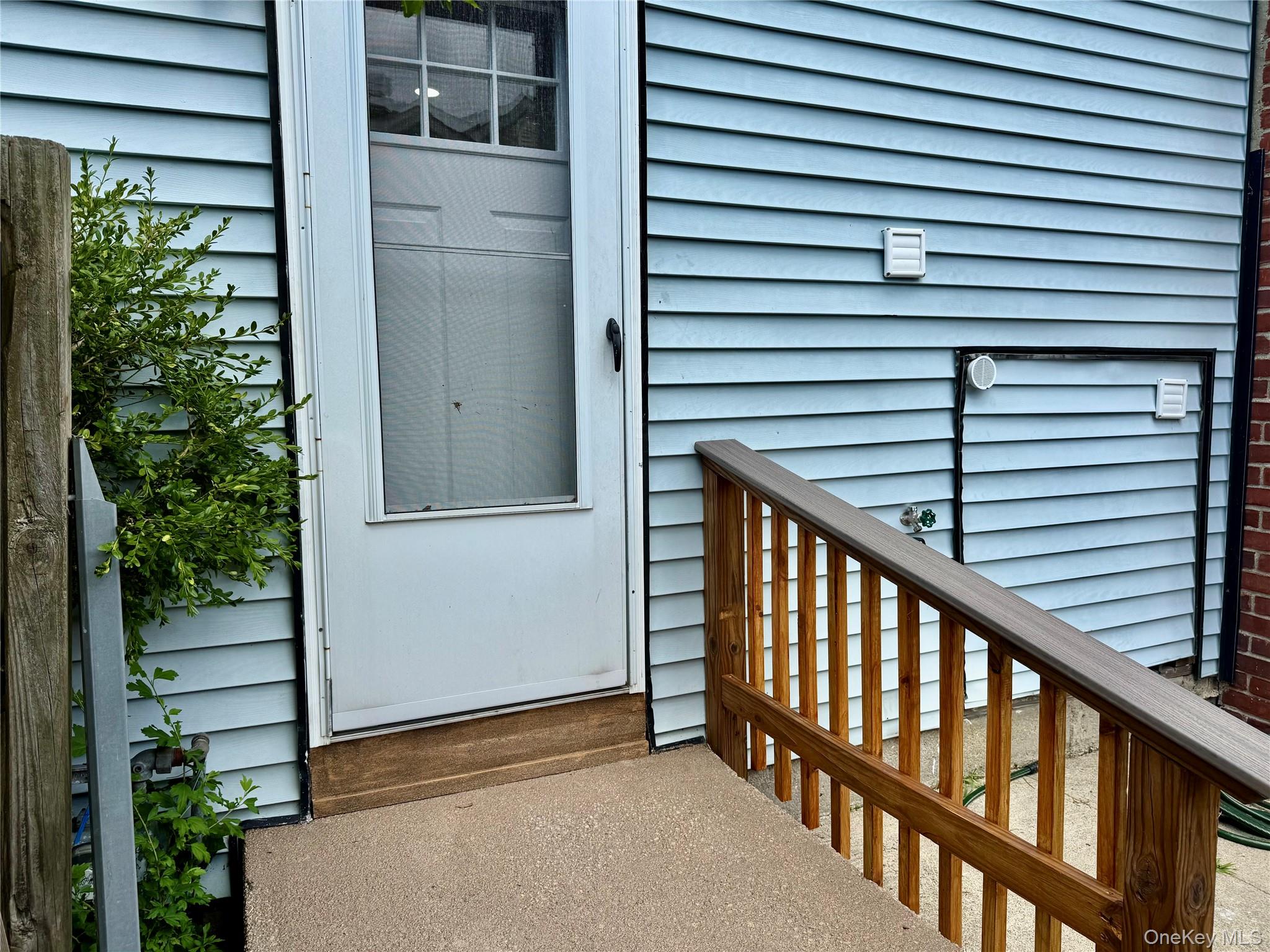 33 Princeton Street, Bay Shore, NY 11706