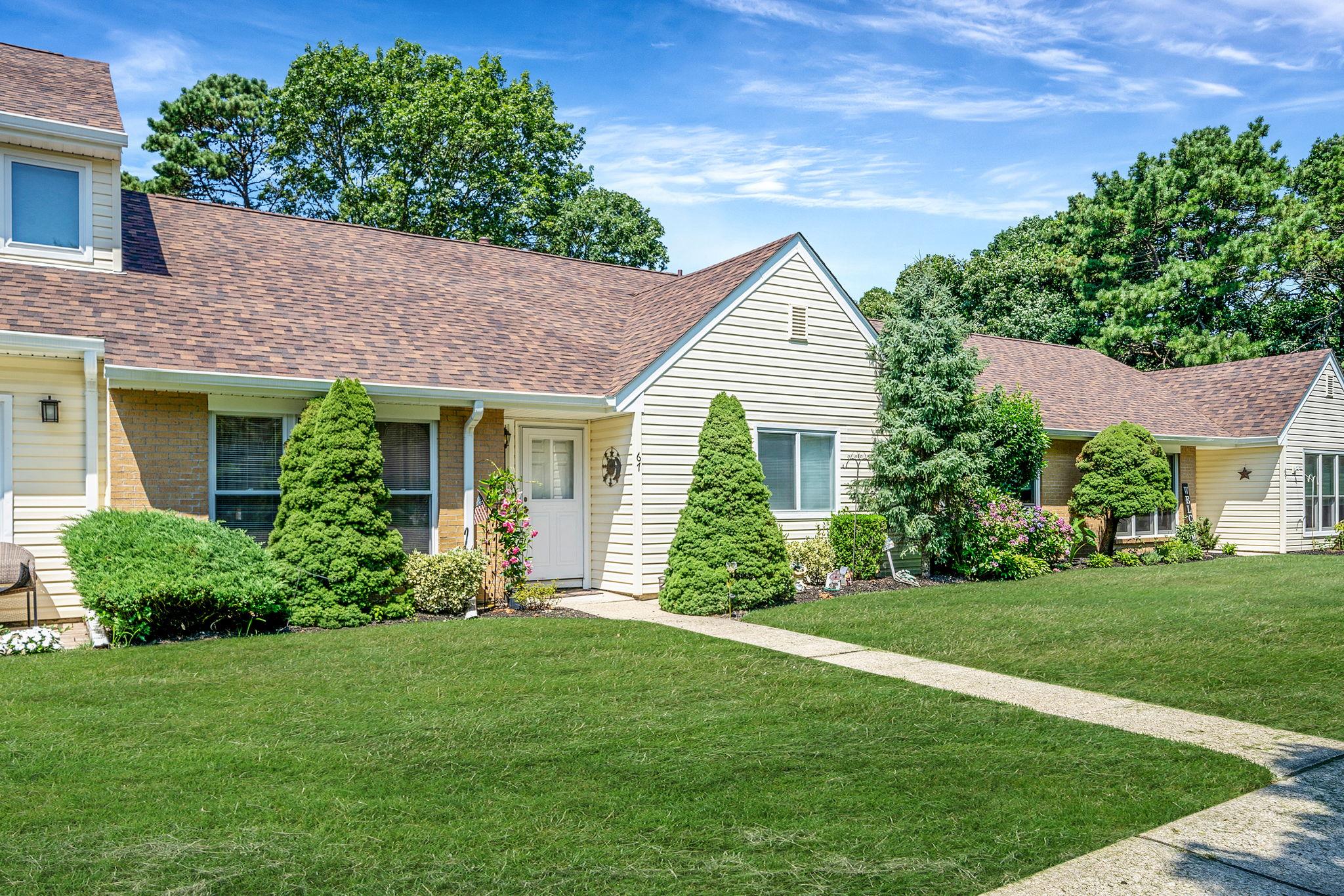67 Crescent Circle, Holbrook, NY 11741