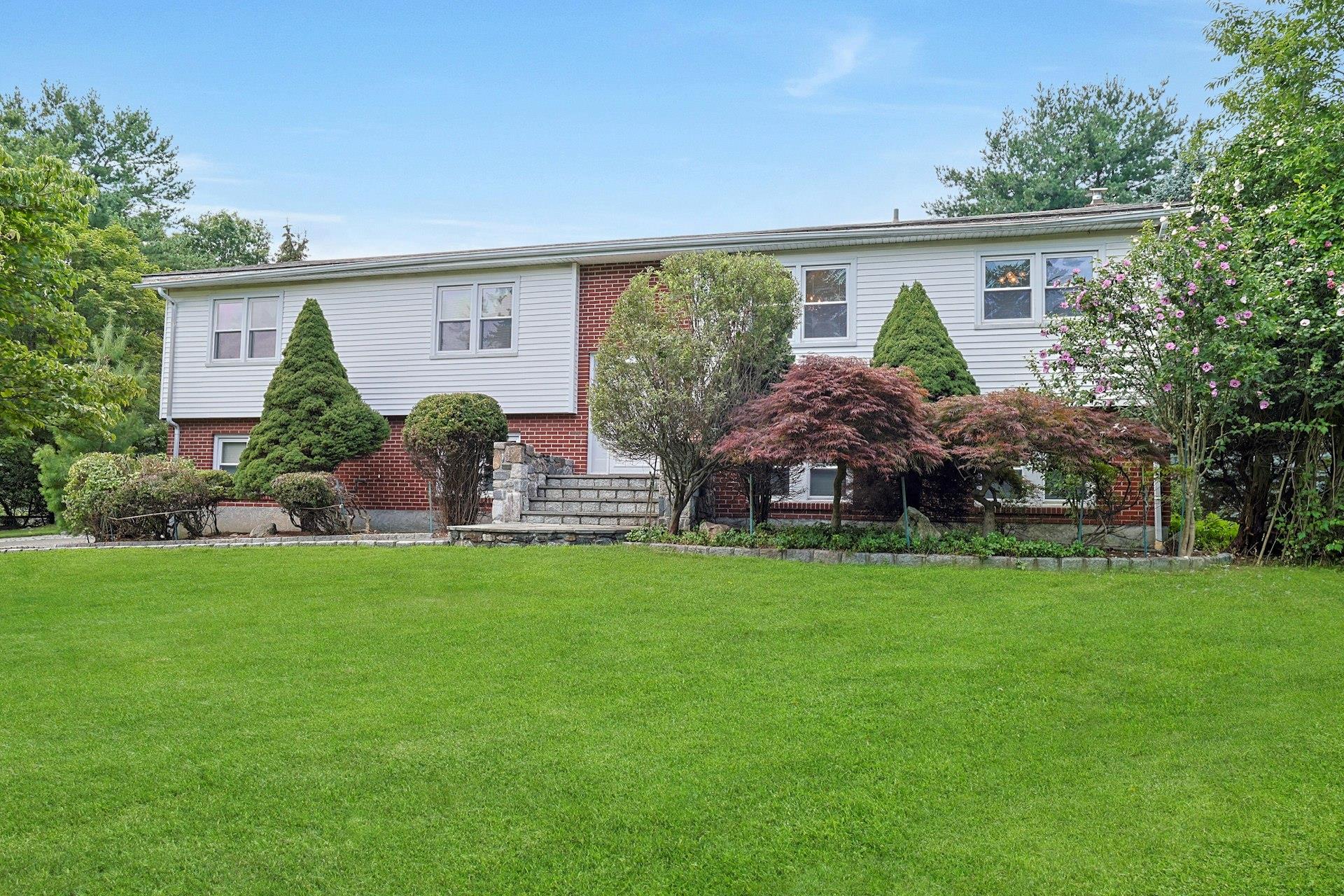 108 Eastview Drive, Valhalla, NY 10595