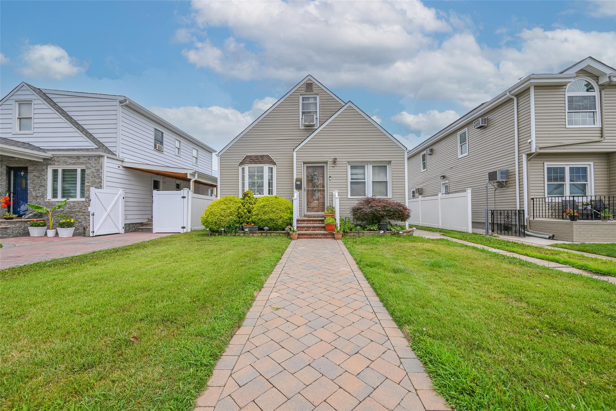 18 Robert Avenue, Elmont, NY 11003