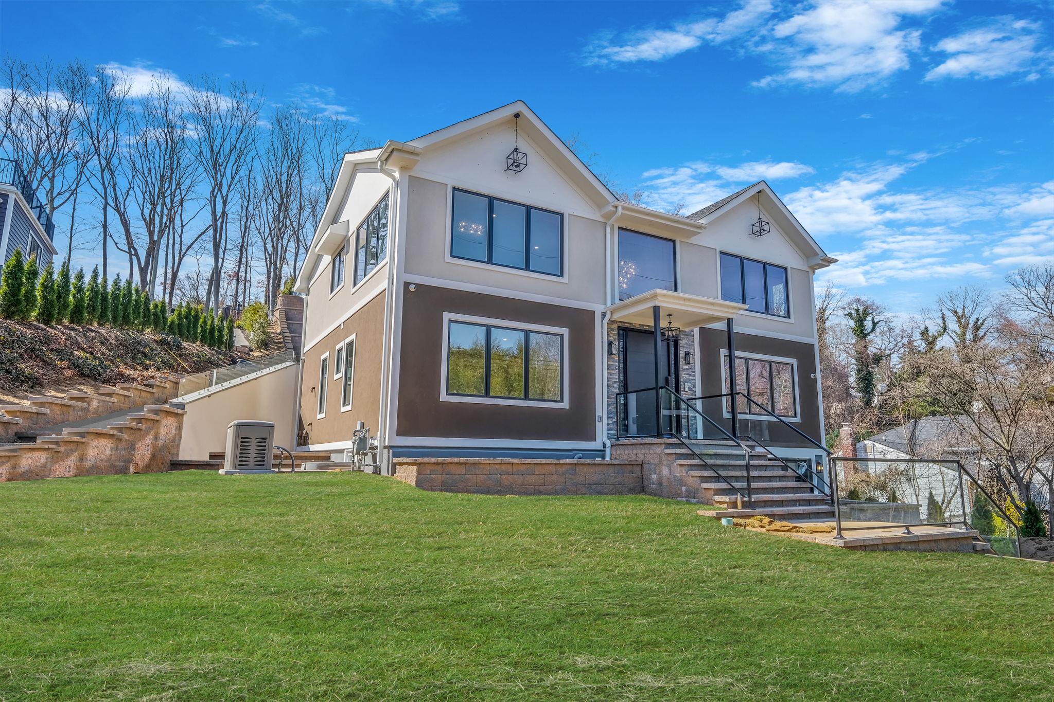 150 Sugar Toms Lane, East Norwich, NY 11732