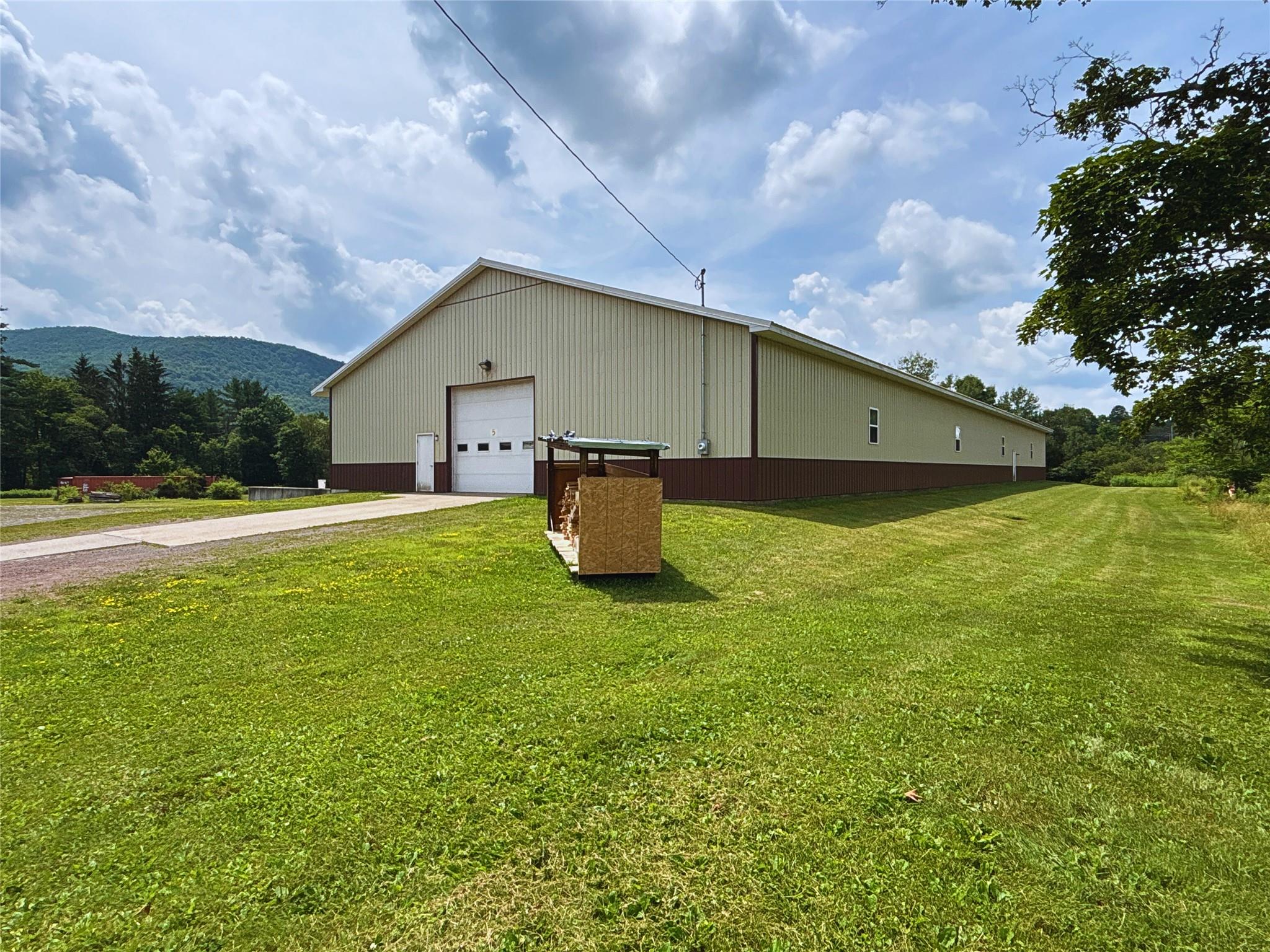 15 W End Avenue, Stamford, NY 12167