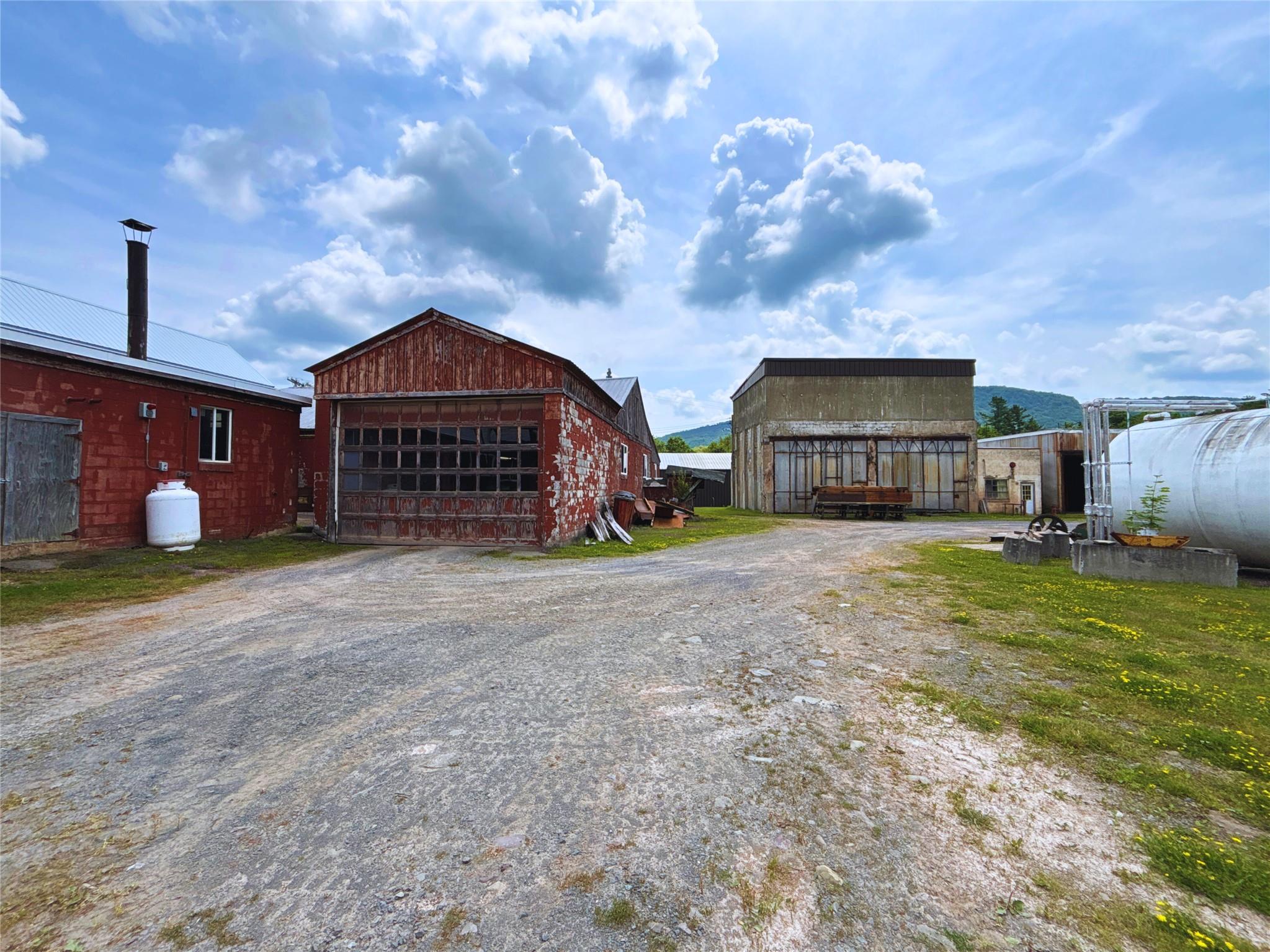 15 W End Avenue, Stamford, NY 12167