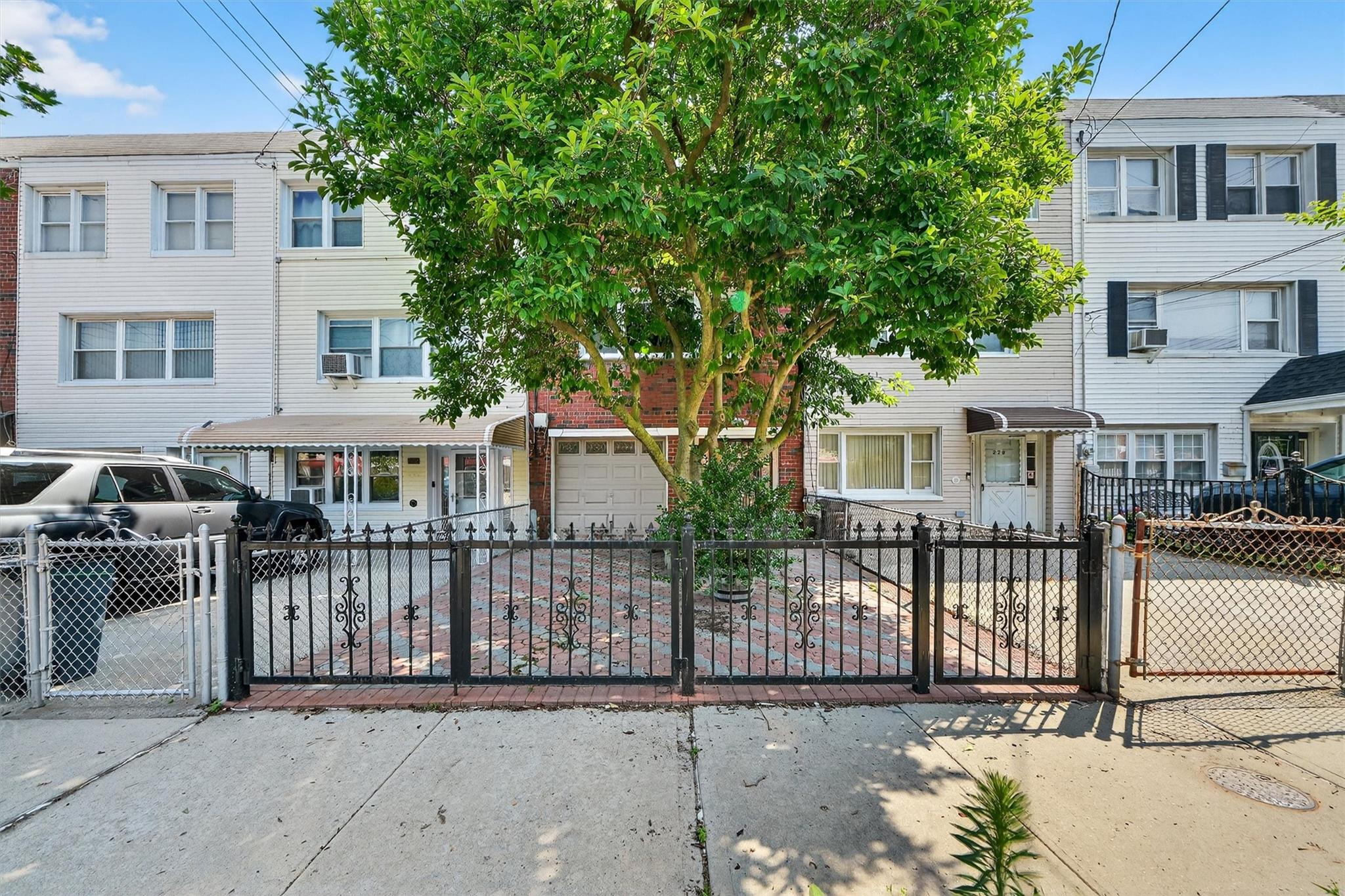 230 Huntington Avenue, Bronx, NY 10465