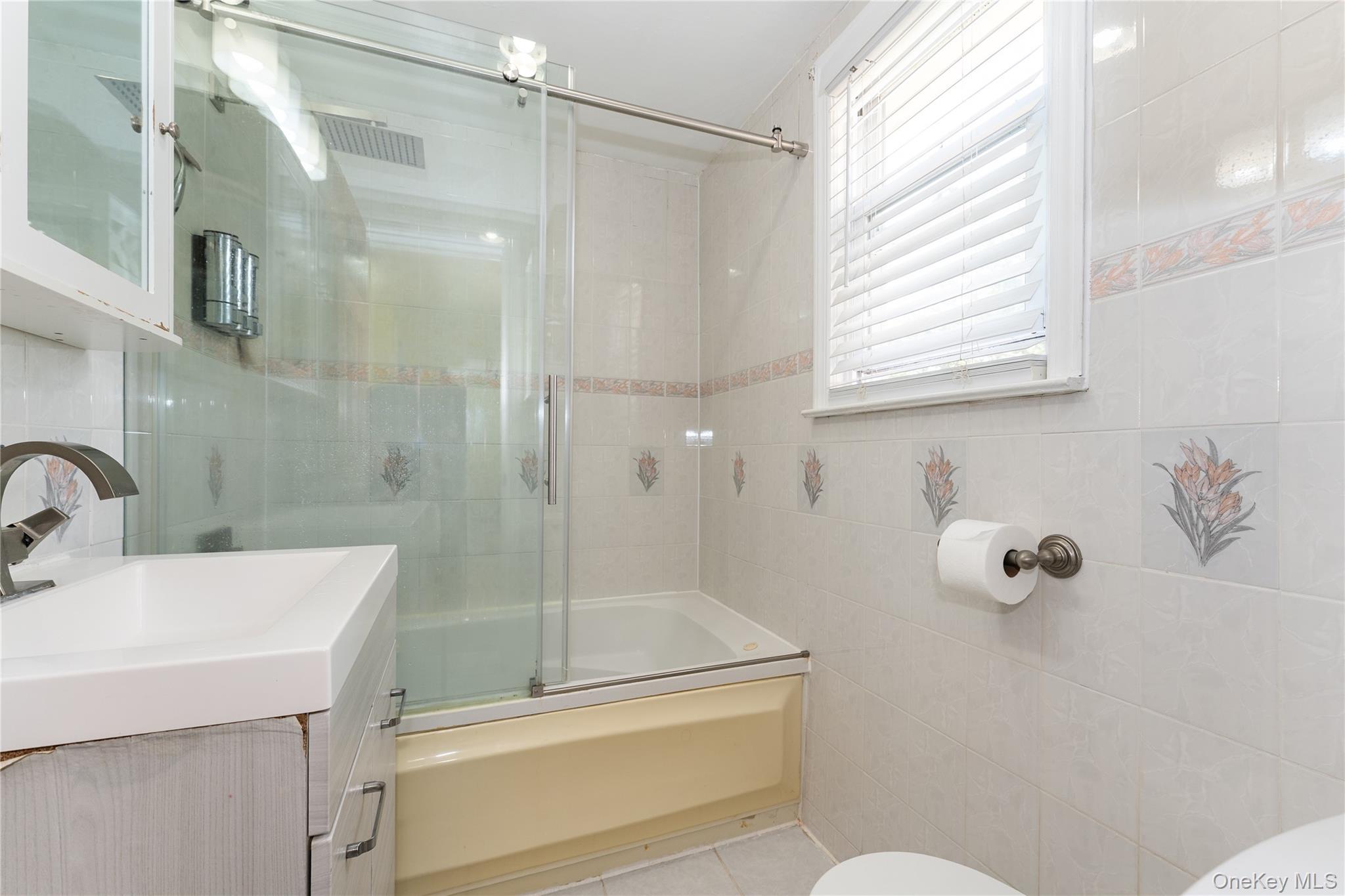 7 Mayfair Road, Baldwin, NY 11510