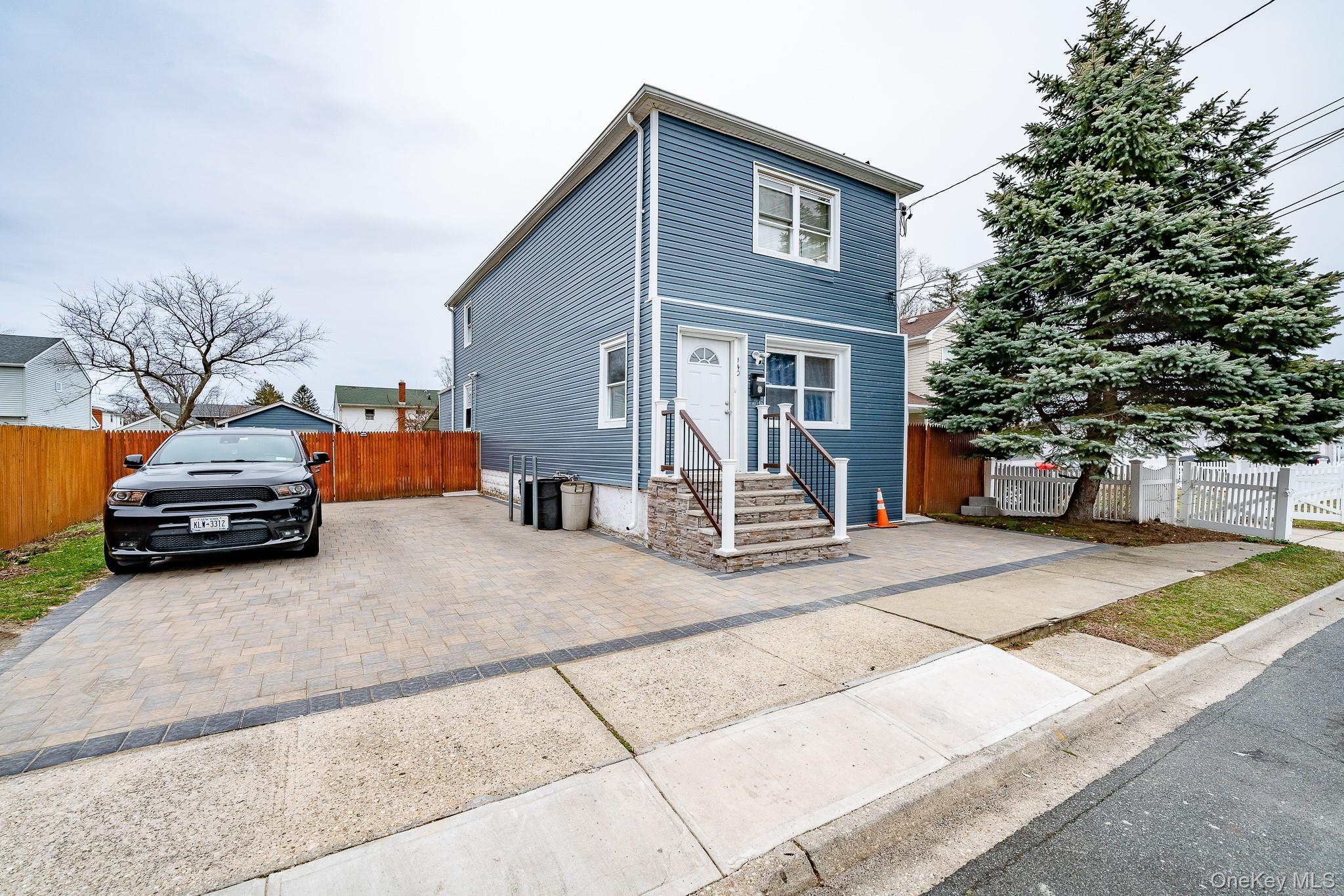 140 Galvani Street, Copiague, NY 11726