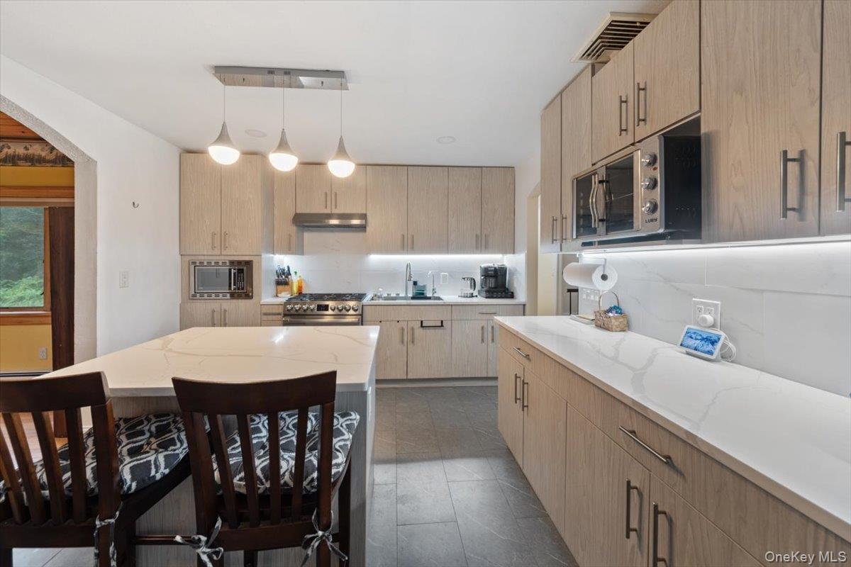 100 Upland Drive, Garrison, NY 10524