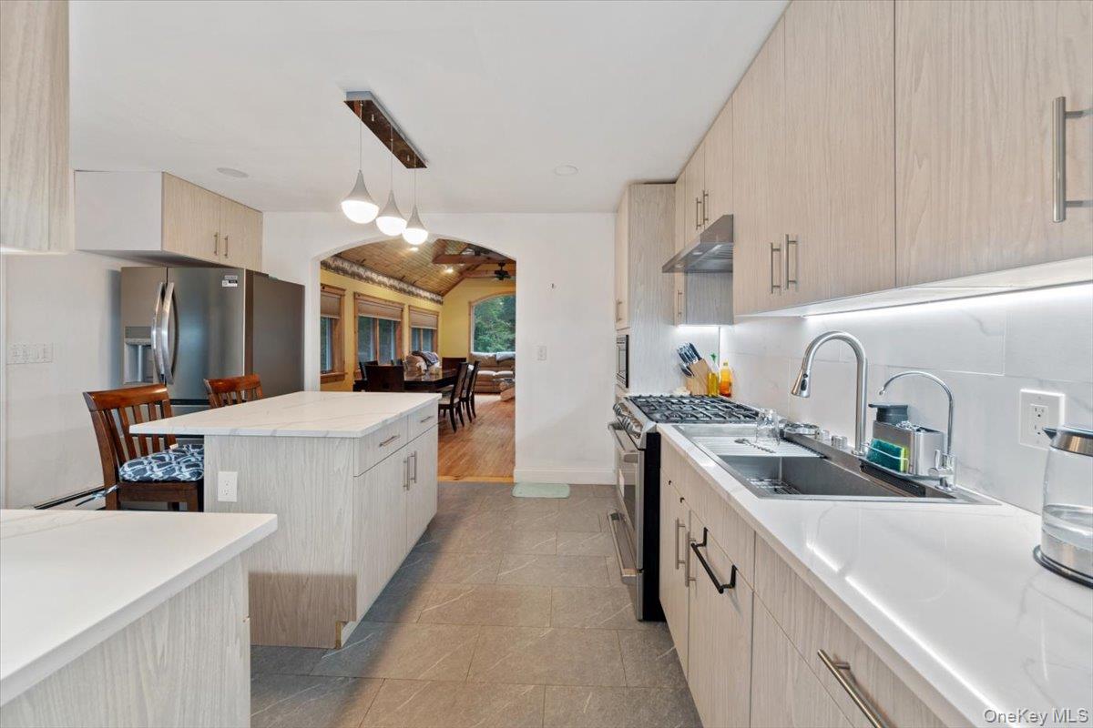 100 Upland Drive, Garrison, NY 10524