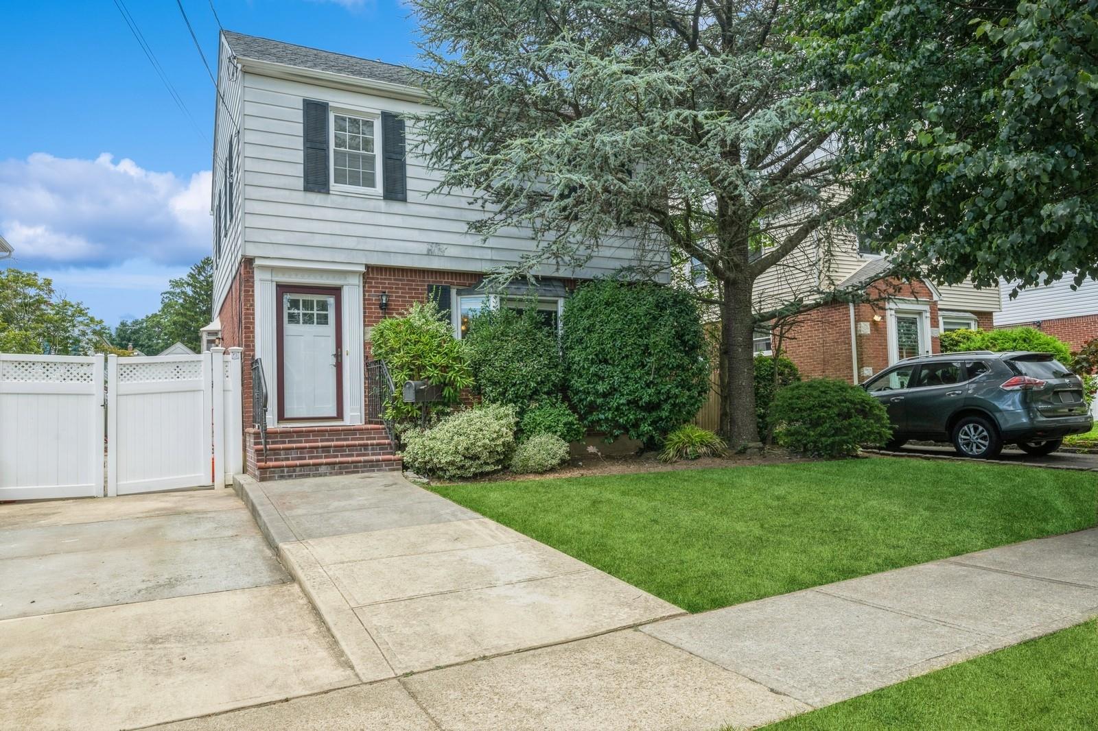 72 Spruce Street, West Hempstead, NY 11552