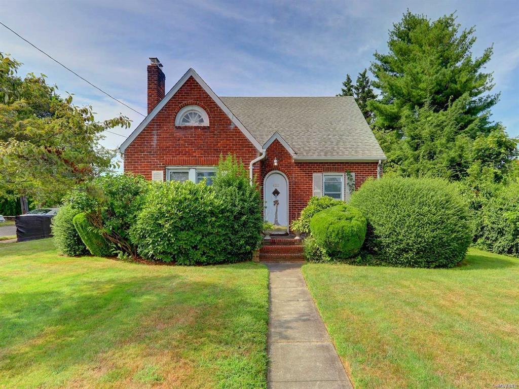 422 5th Avenue, East Northport, NY 11731