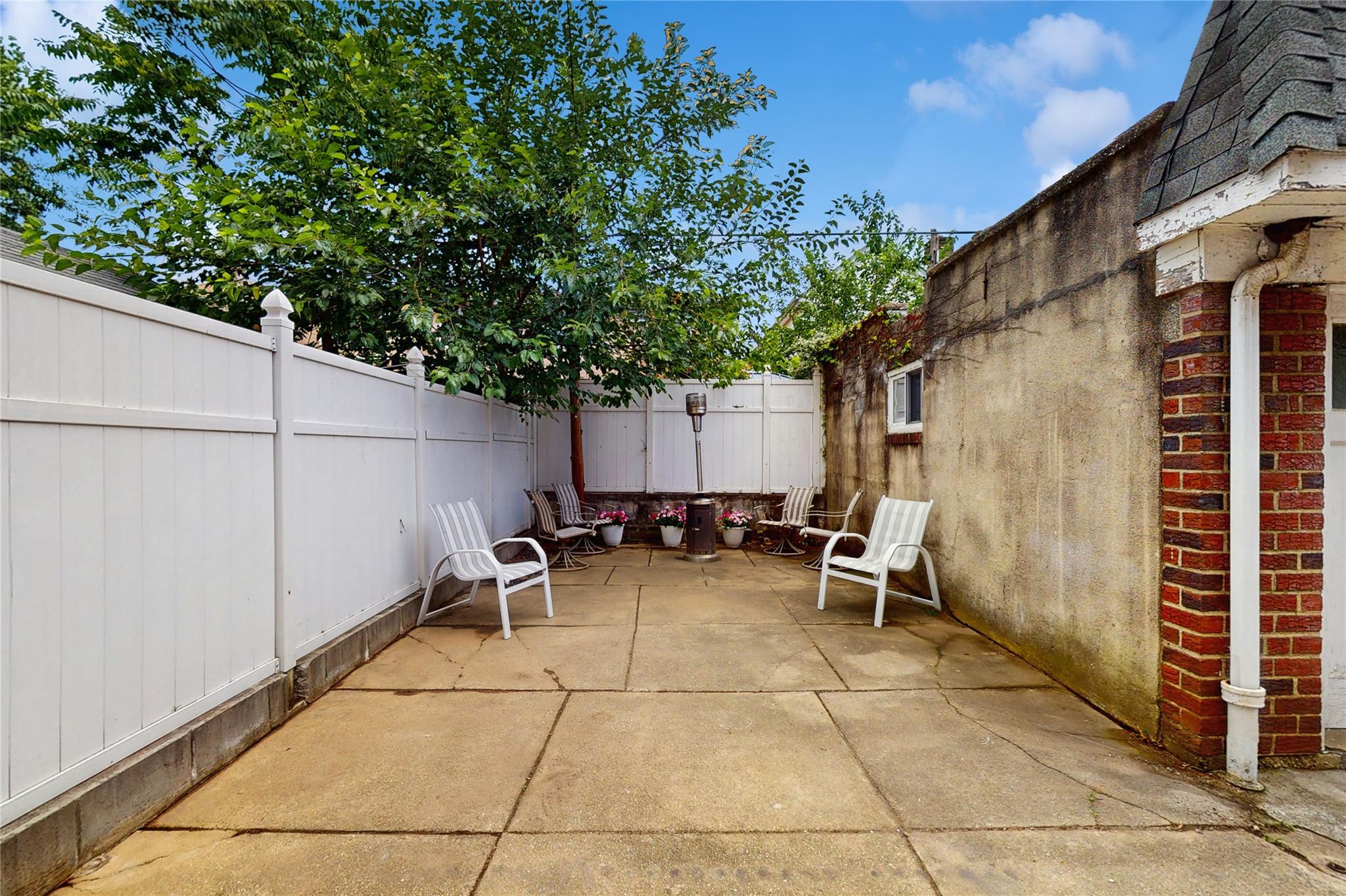 987 E 42nd Street, Brooklyn, NY 11210