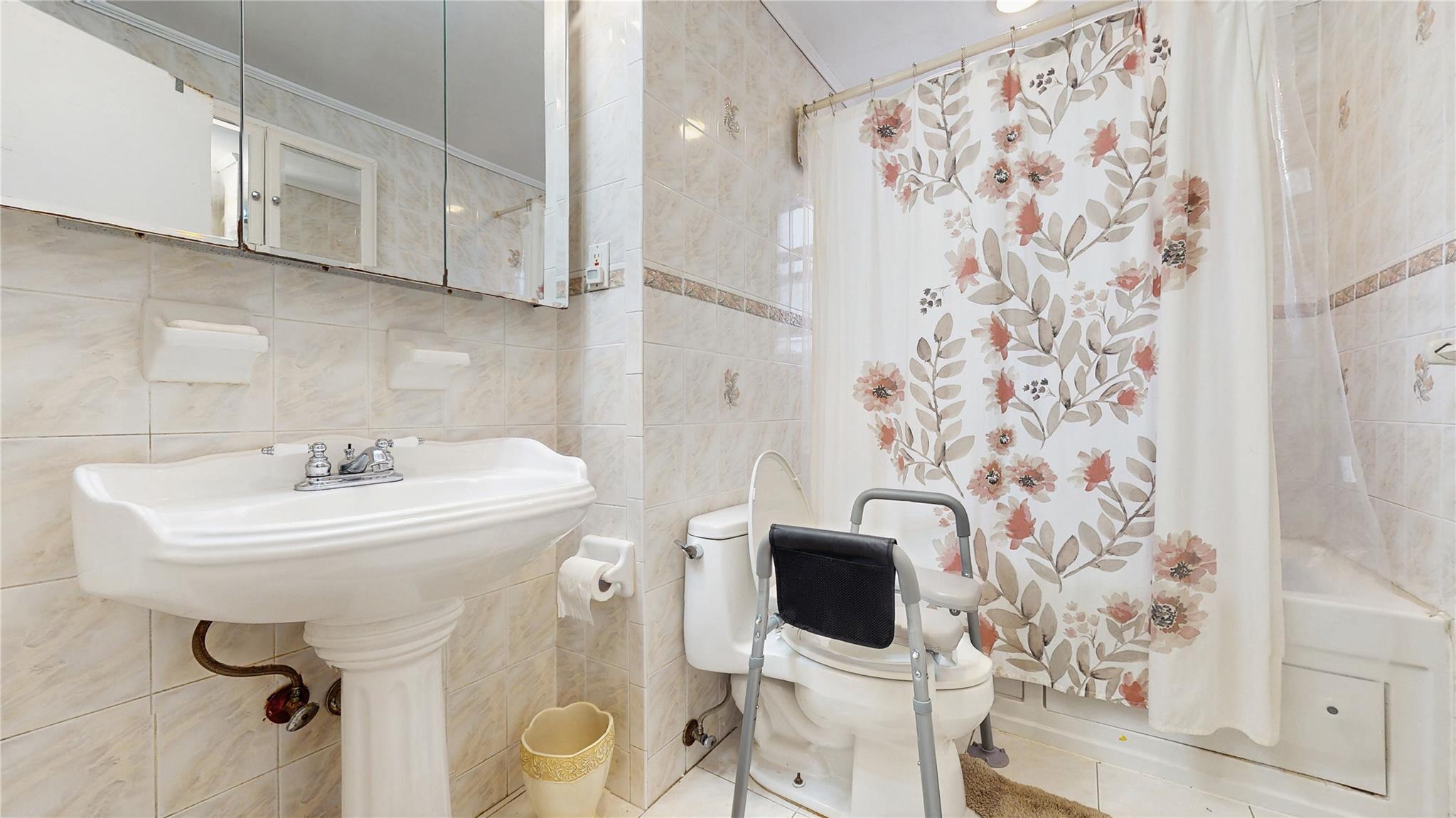 987 E 42nd Street, Brooklyn, NY 11210