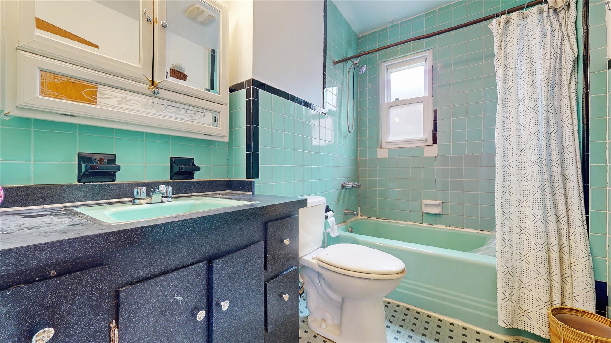 987 E 42nd Street, Brooklyn, NY 11210