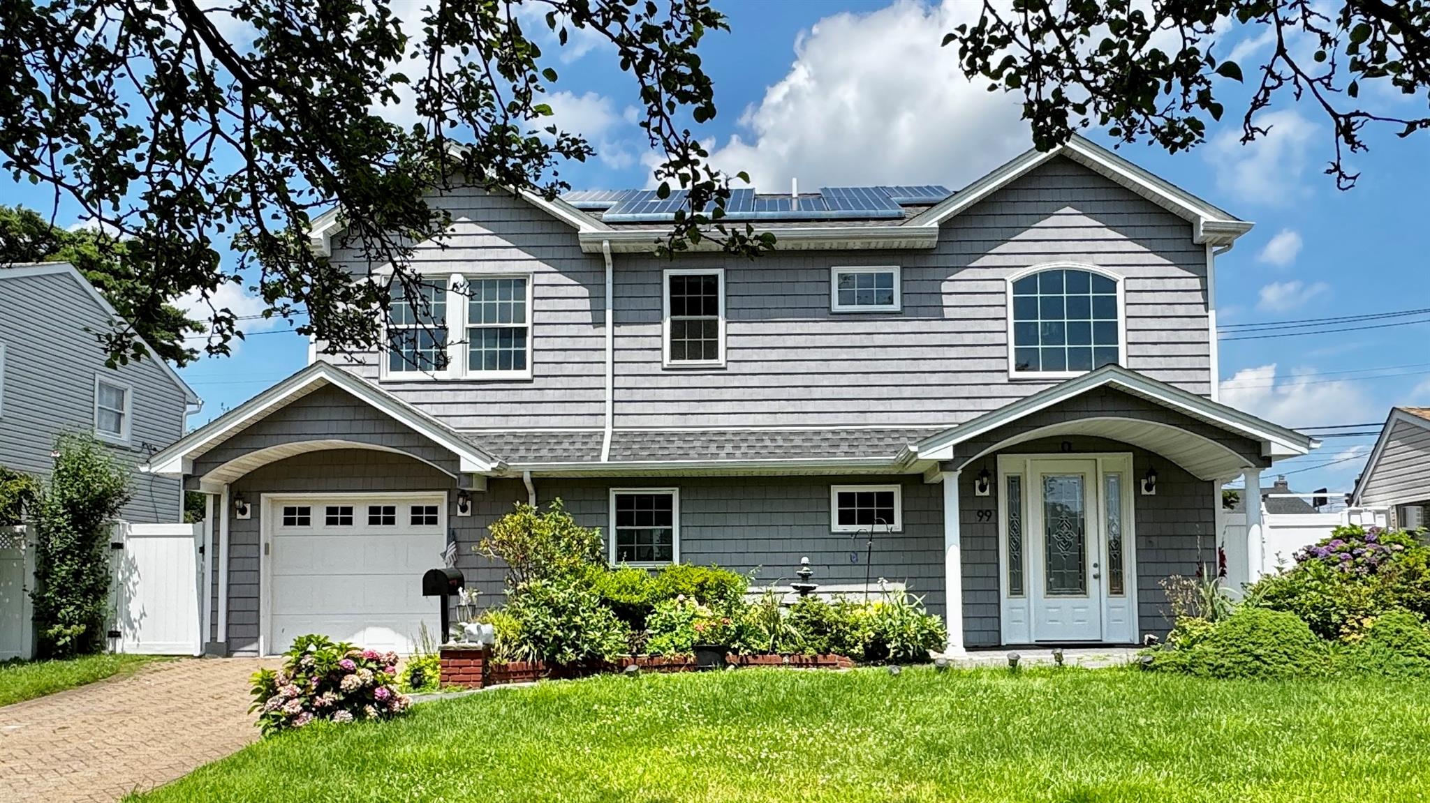 99 Winter Lane, Hicksville, NY 11801