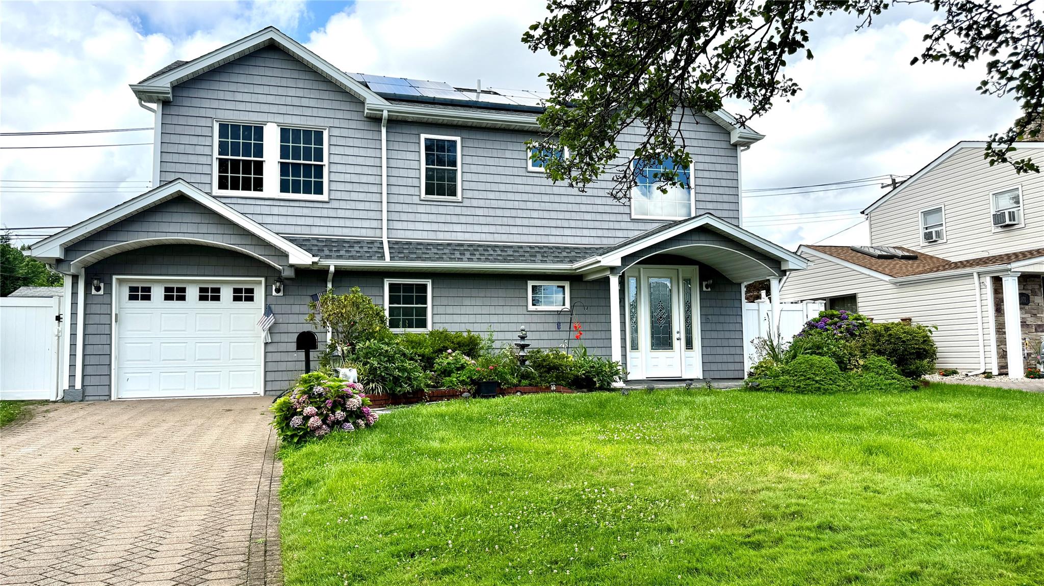 99 Winter Lane, Hicksville, NY 11801