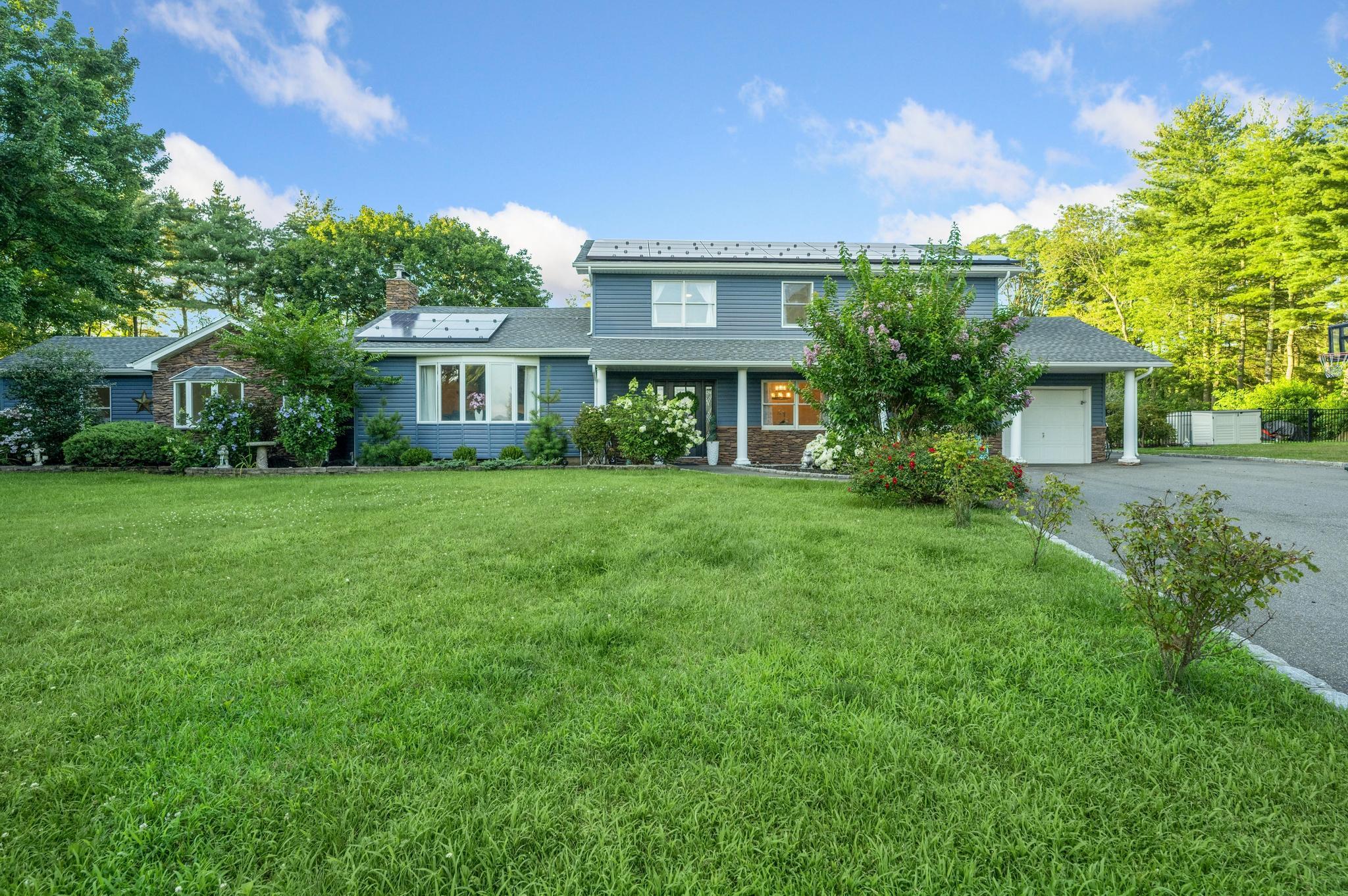 8 Caramel Court, Commack, NY 11725