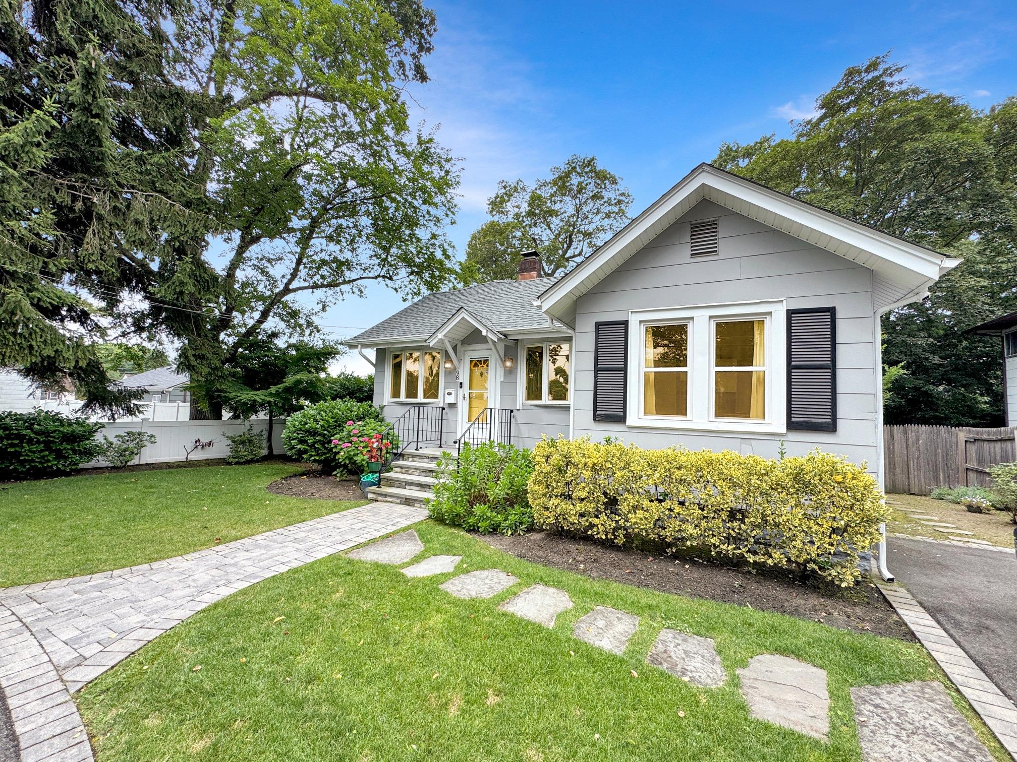 98 Frederick Avenue, Babylon, NY 11702
