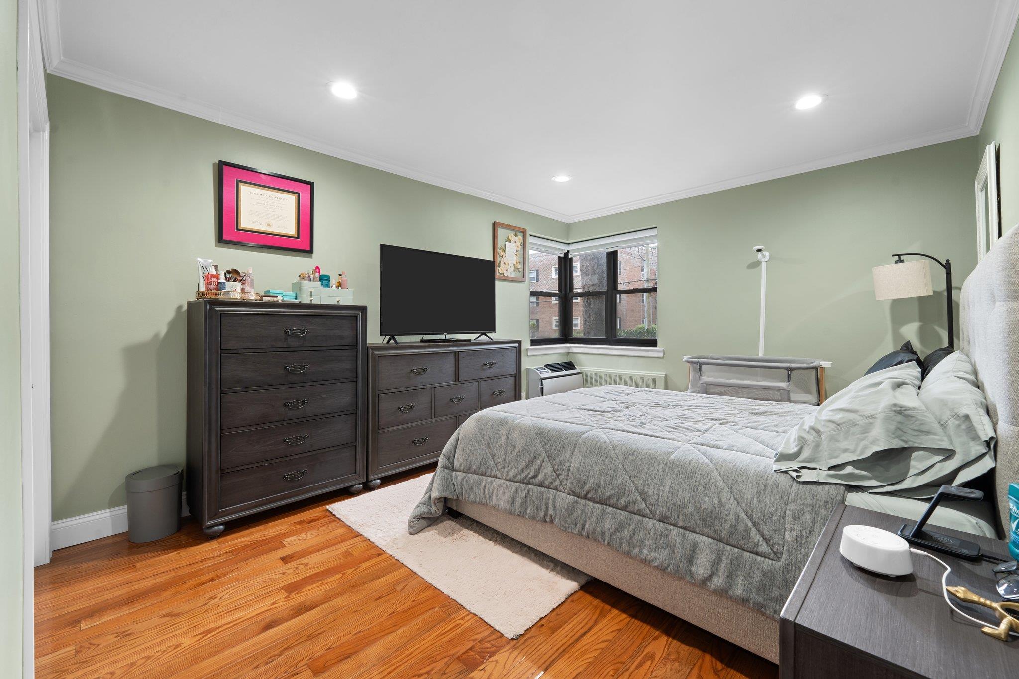 35 Knightsbridge Road Road # 1G, Great Neck, NY 11021