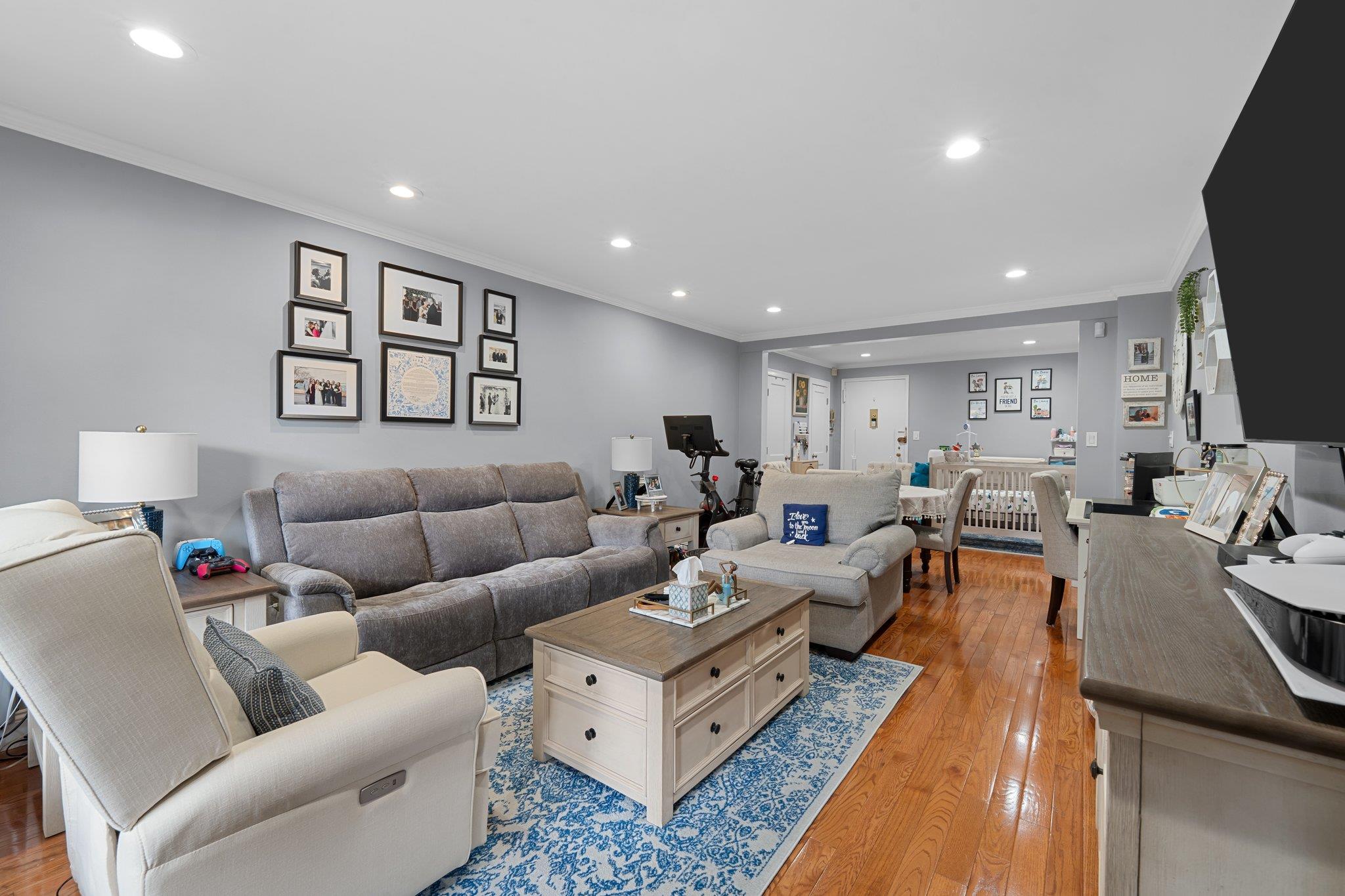 35 Knightsbridge Road Road # 1G, Great Neck, NY 11021