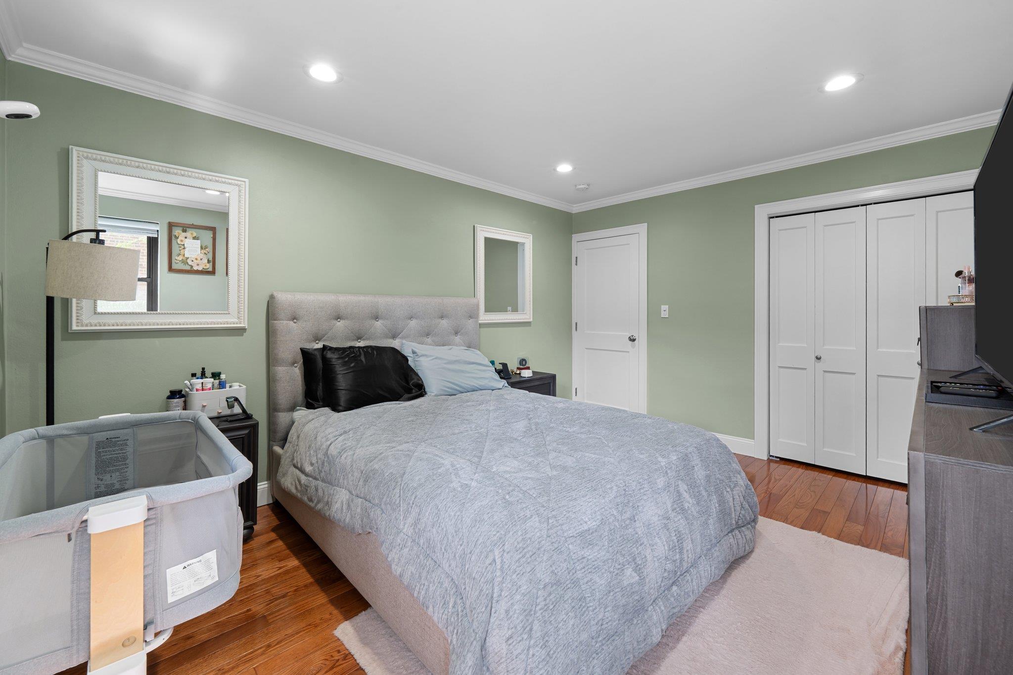 35 Knightsbridge Road Road # 1G, Great Neck, NY 11021