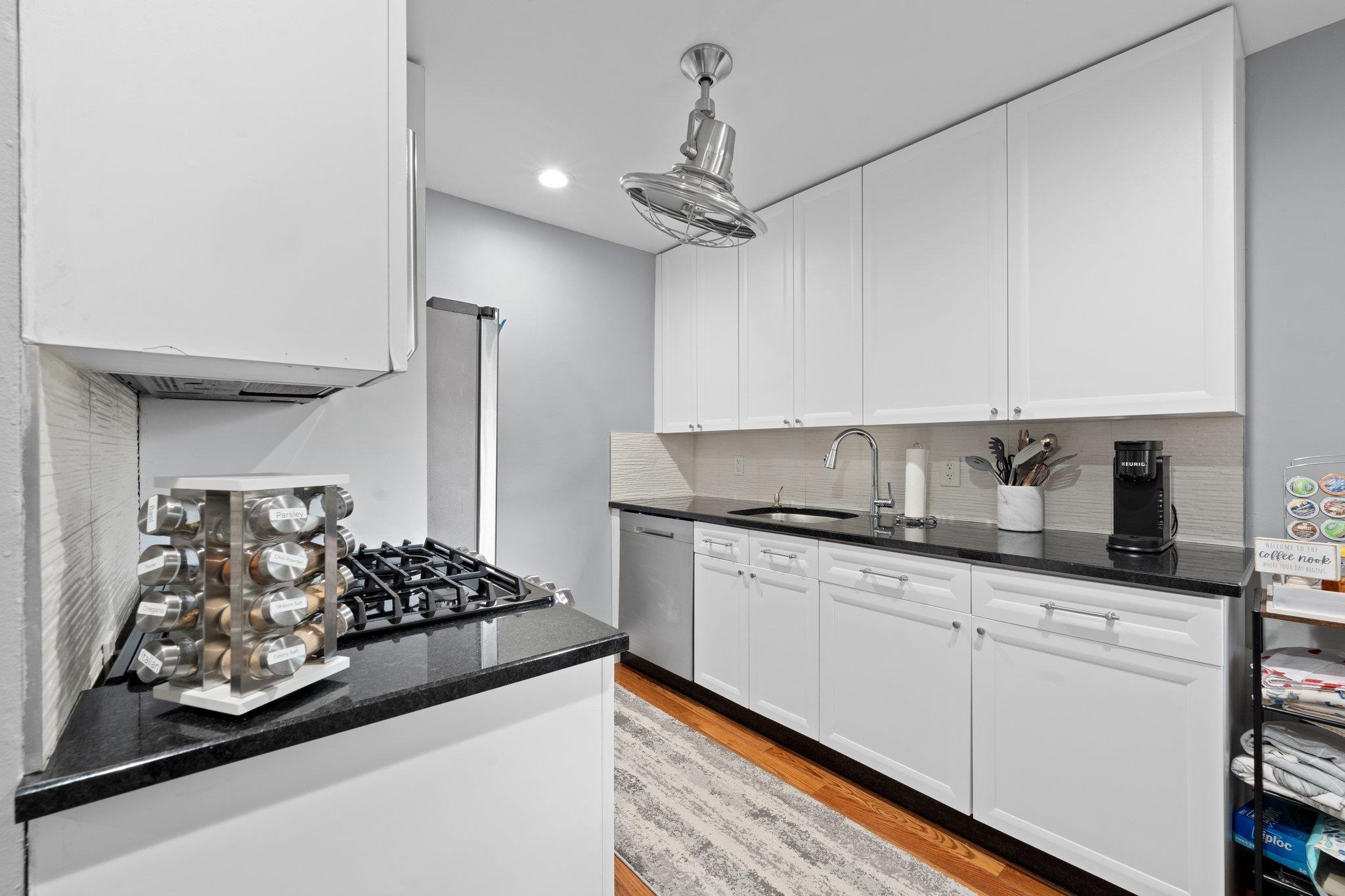 35 Knightsbridge Road Road # 1G, Great Neck, NY 11021