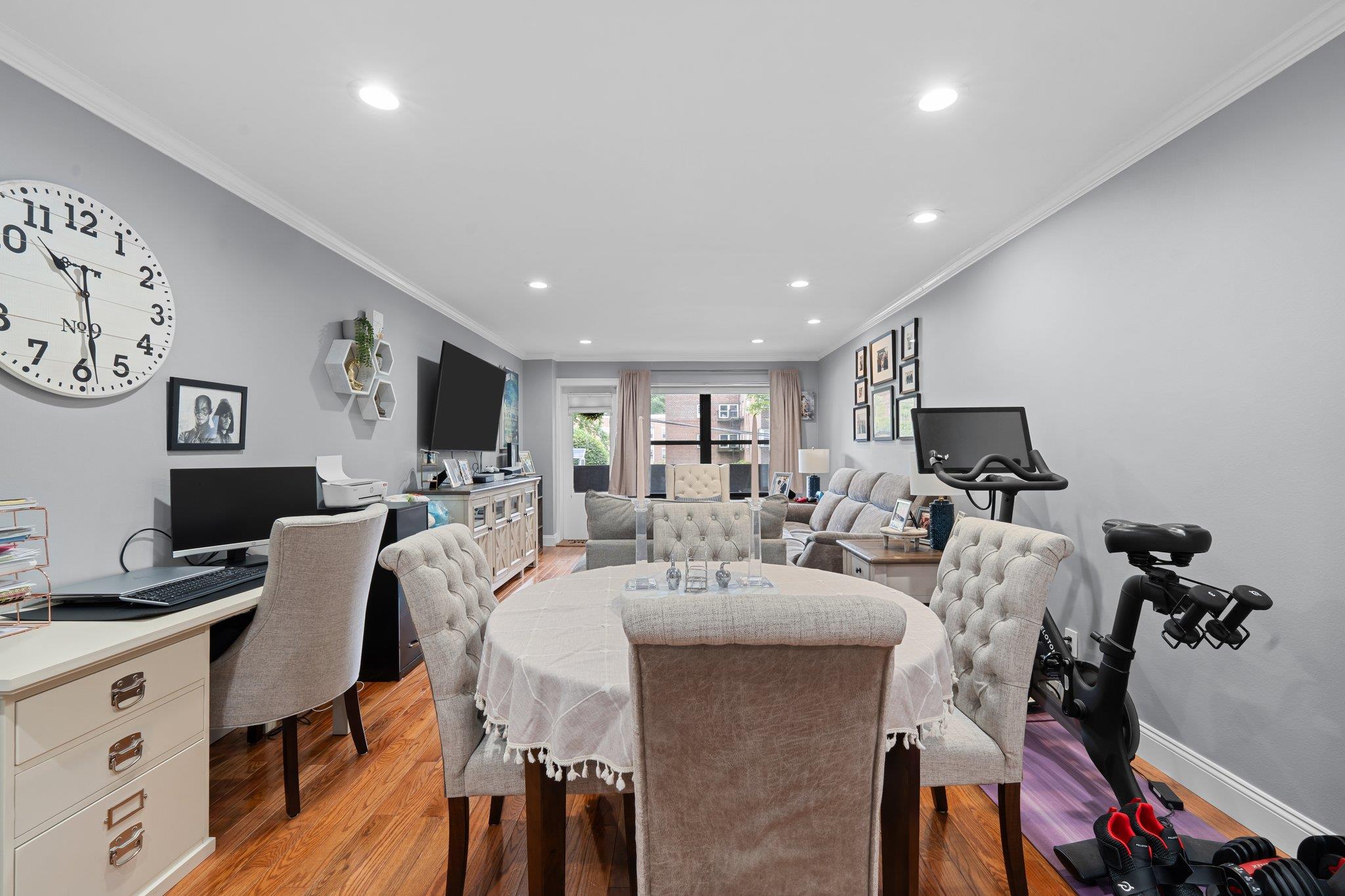 35 Knightsbridge Road Road # 1G, Great Neck, NY 11021