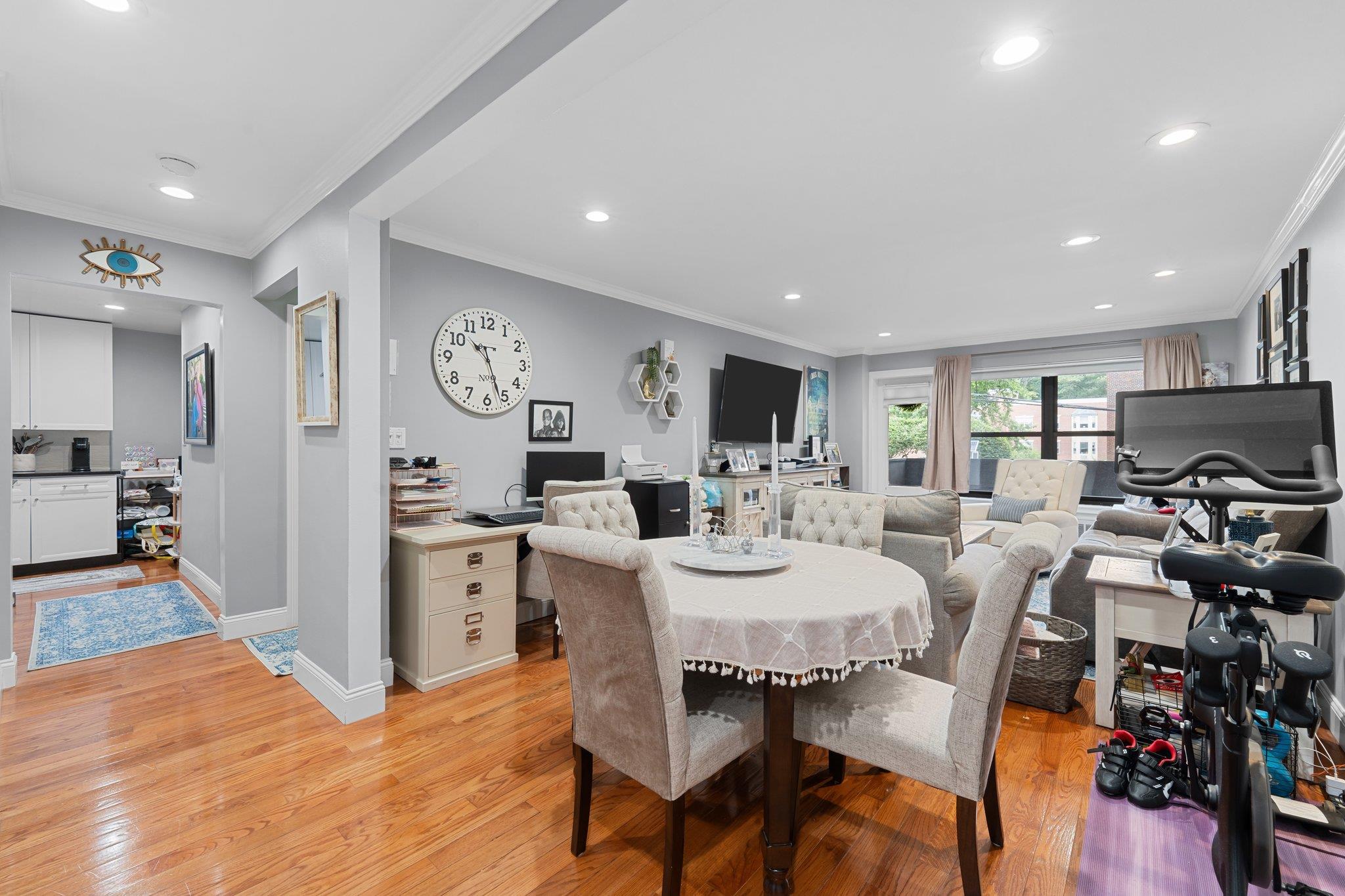 35 Knightsbridge Road Road # 1G, Great Neck, NY 11021