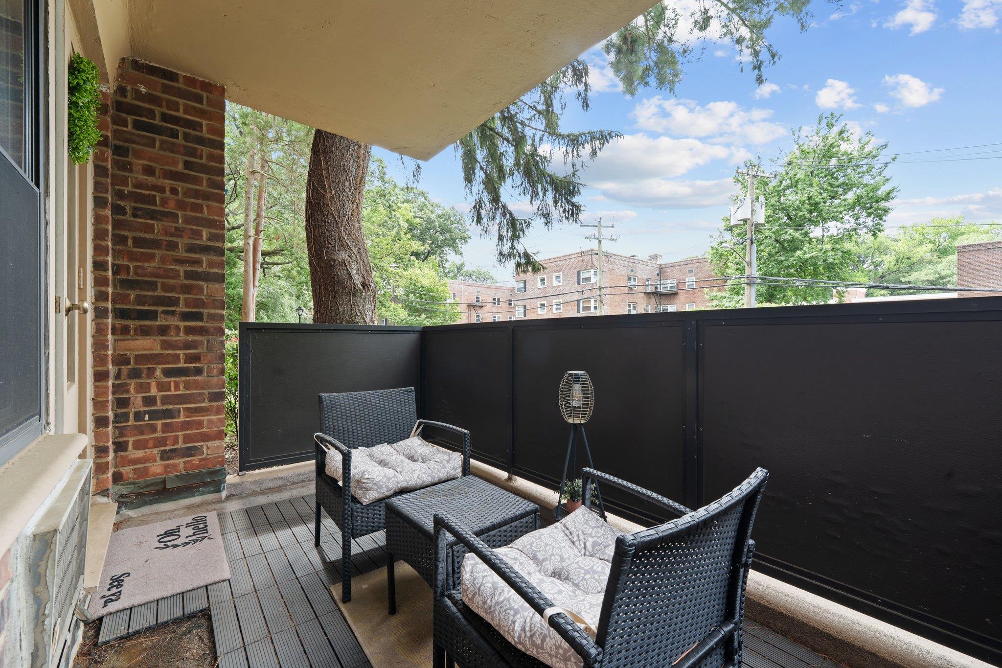 35 Knightsbridge Road Road # 1G, Great Neck, NY 11021