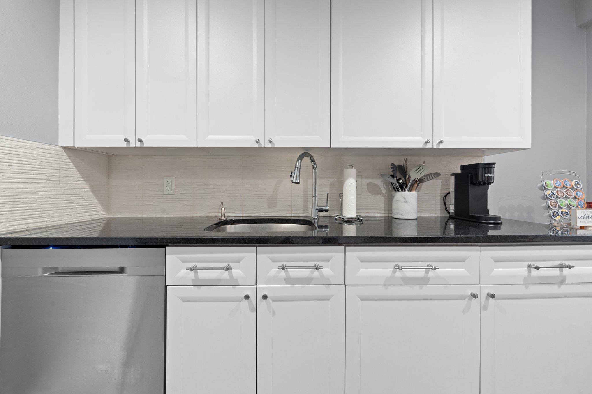 35 Knightsbridge Road Road # 1G, Great Neck, NY 11021