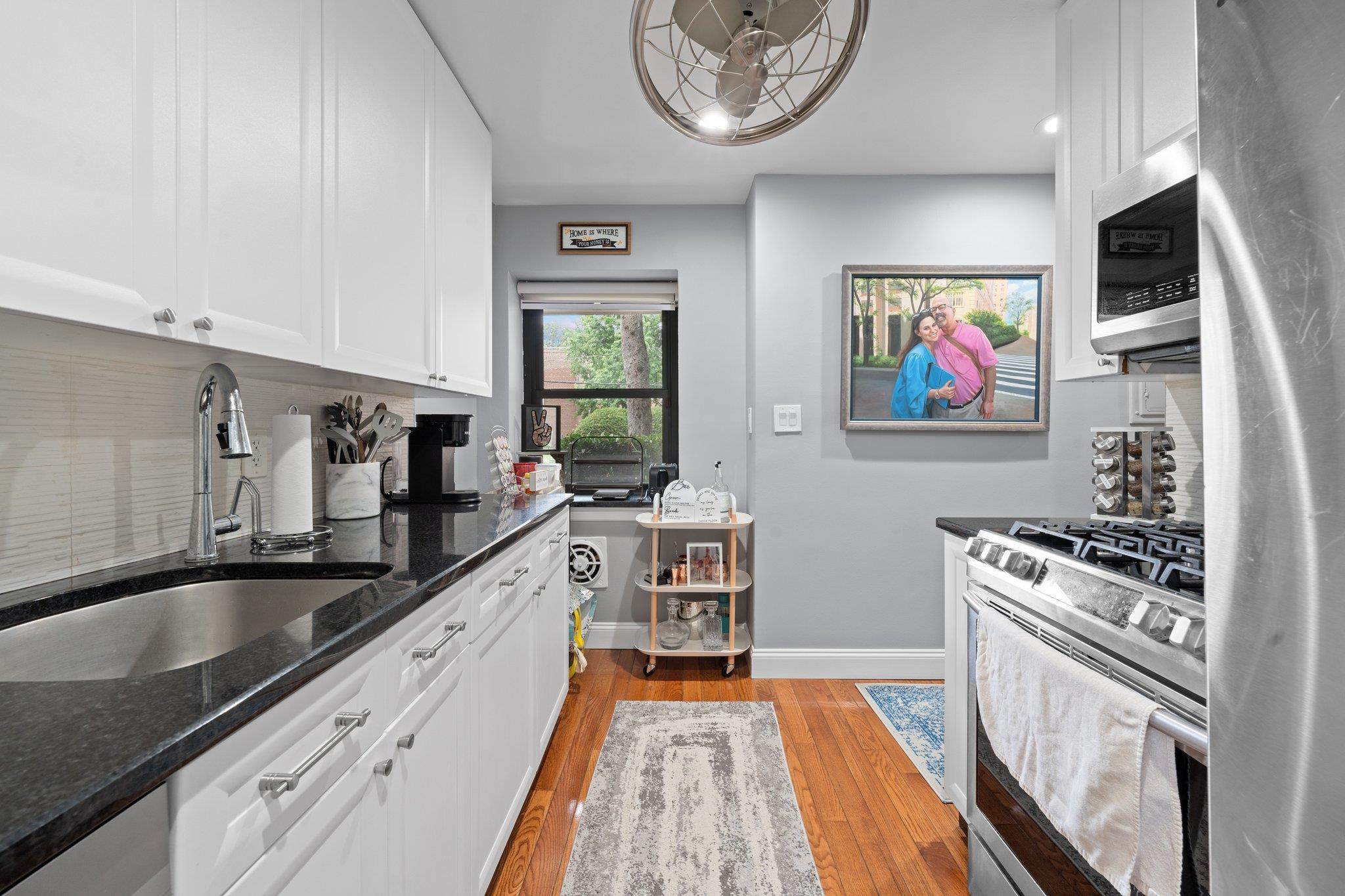 35 Knightsbridge Road Road # 1G, Great Neck, NY 11021