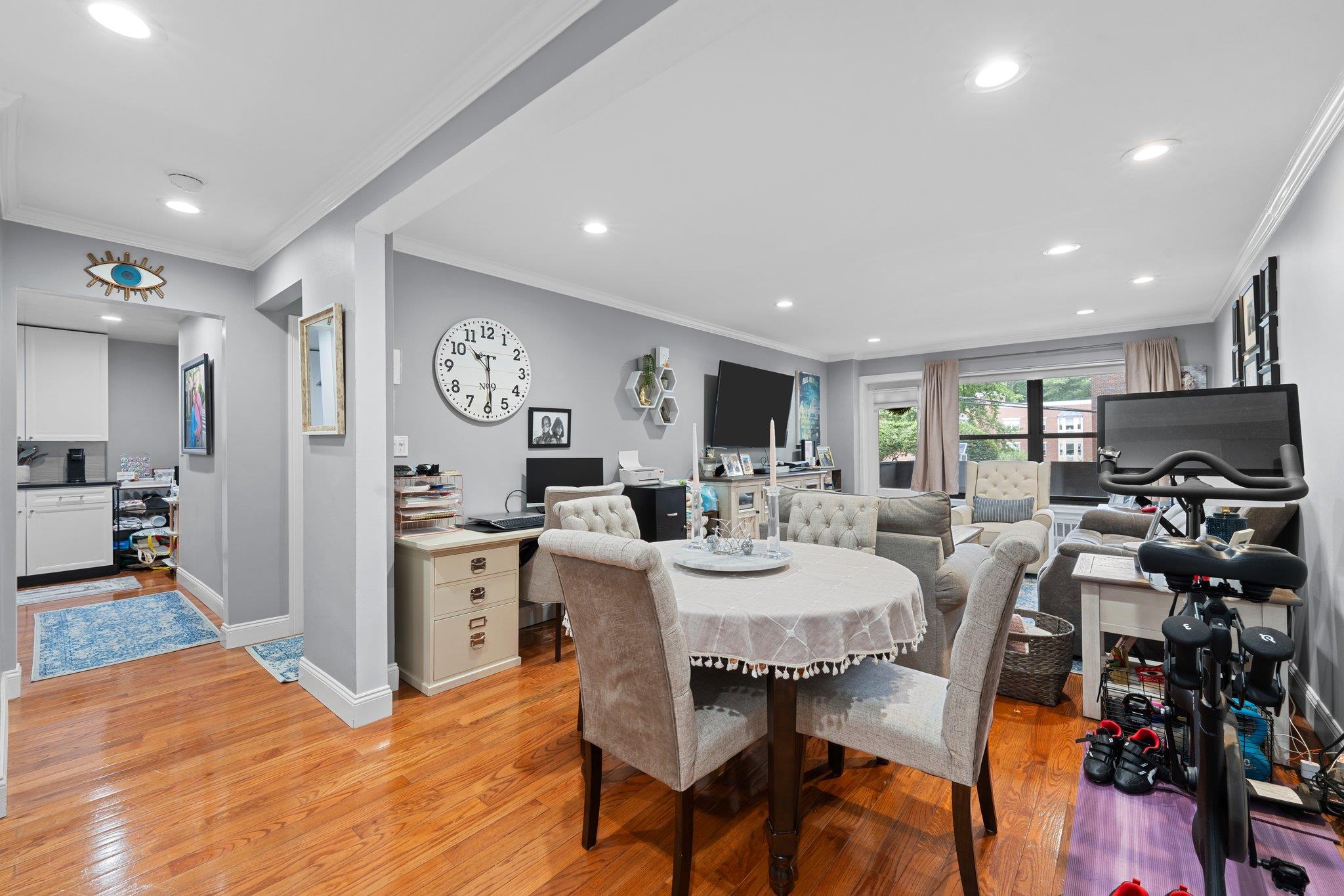 35 Knightsbridge Road Road # 1G, Great Neck, NY 11021