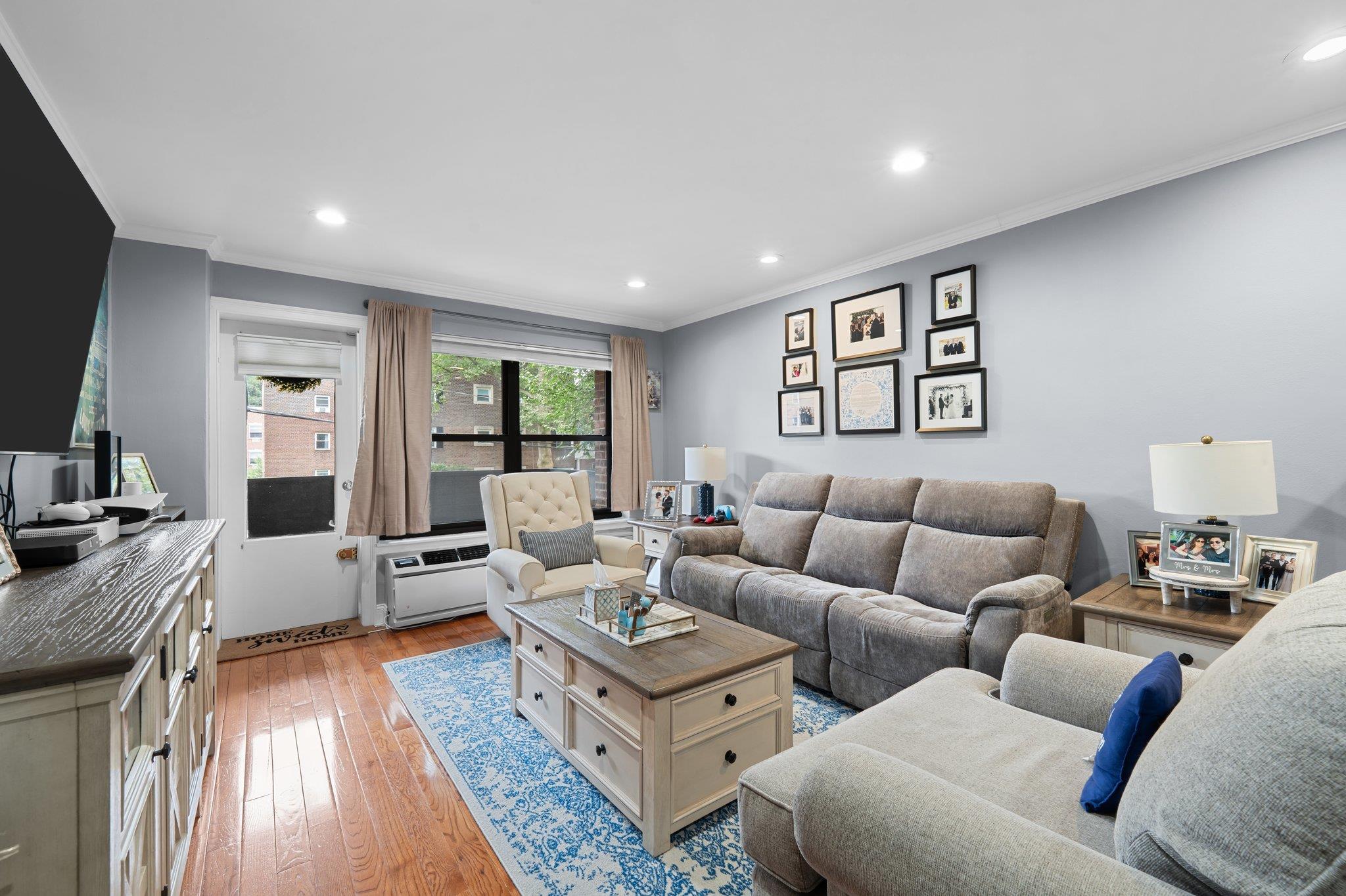 35 Knightsbridge Road Road # 1G, Great Neck, NY 11021