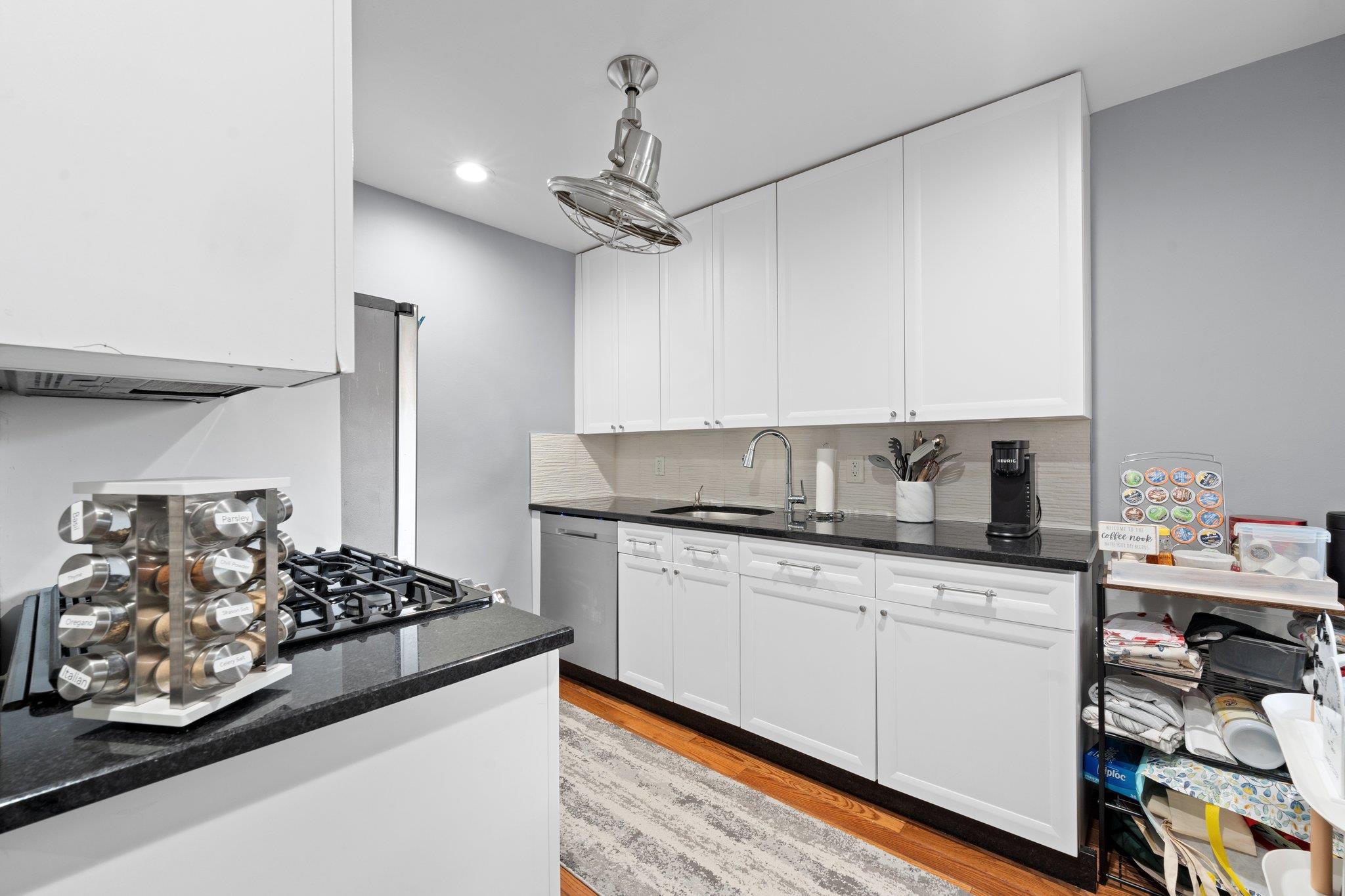 35 Knightsbridge Road Road # 1G, Great Neck, NY 11021