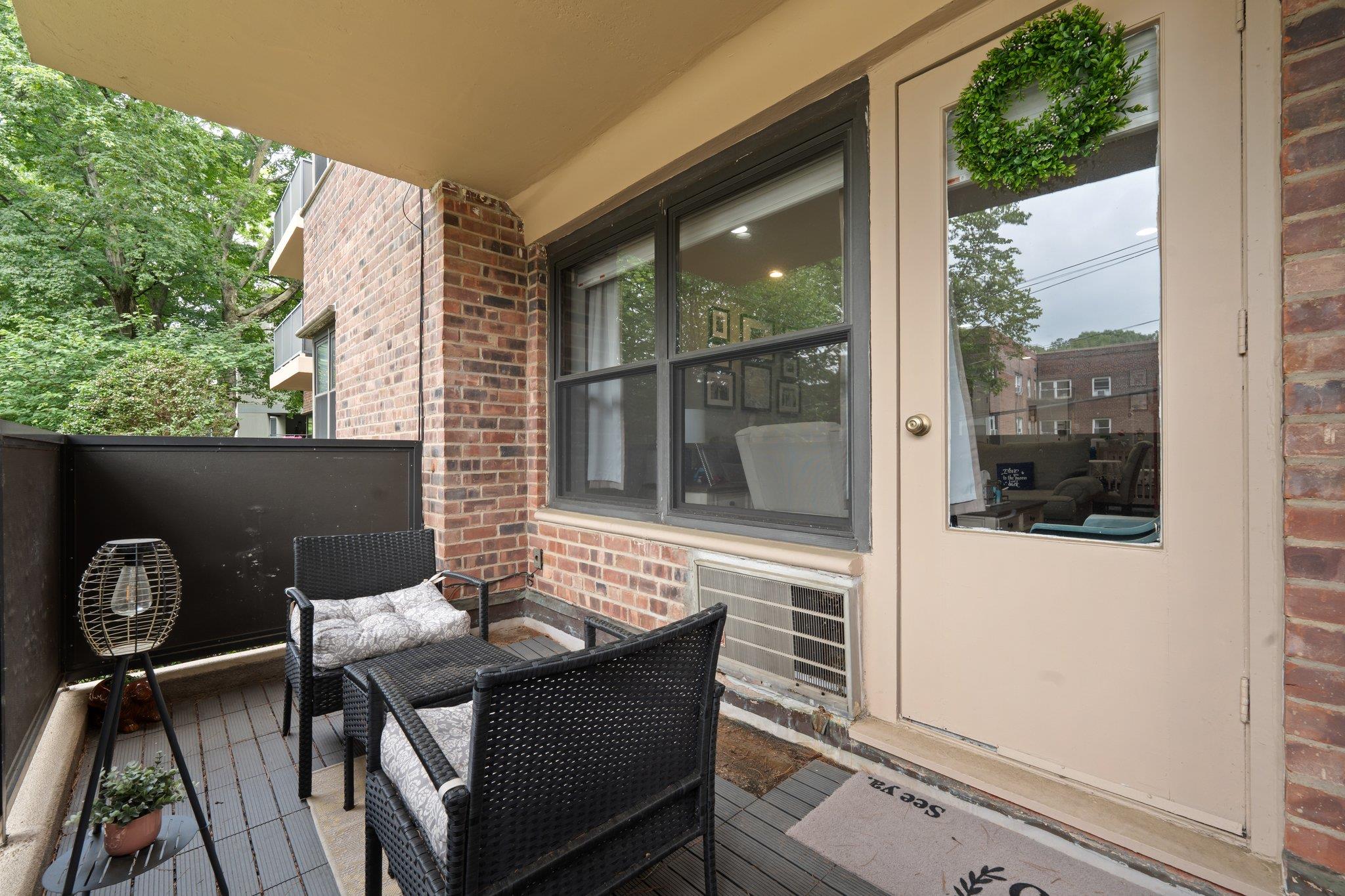 35 Knightsbridge Road Road # 1G, Great Neck, NY 11021