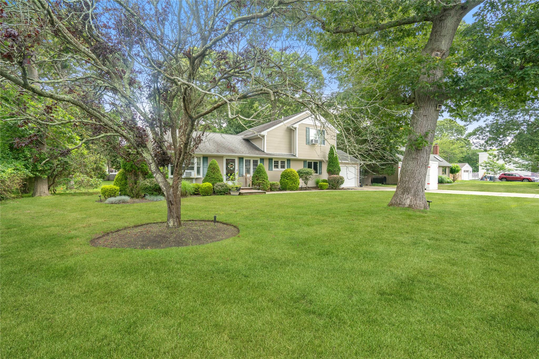 3 Lilly Court, Moriches, NY 11955