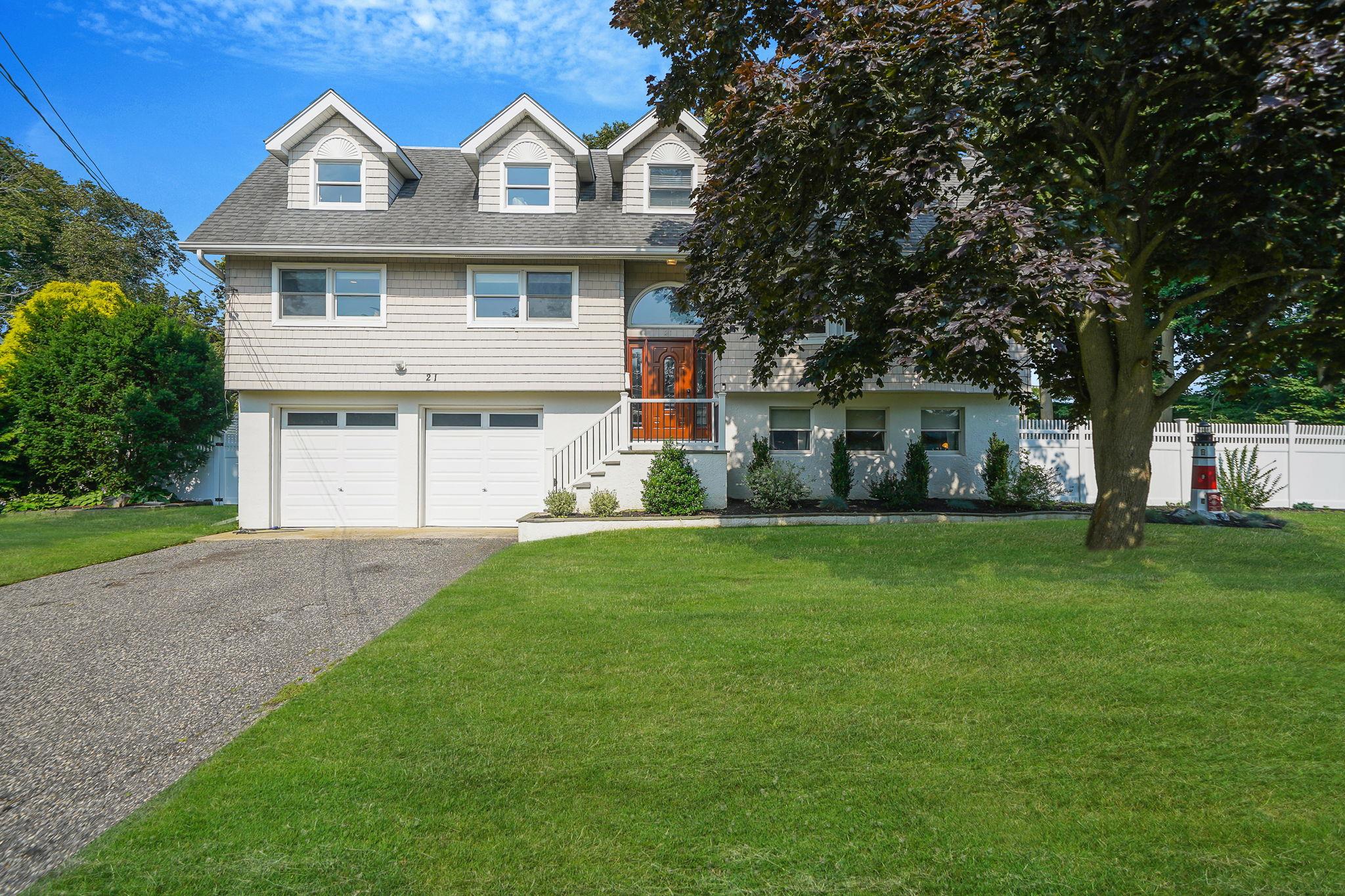 21 Nancy Drive, Sayville, NY 11782