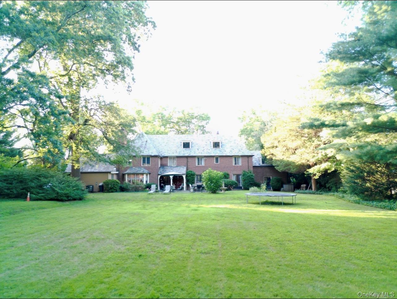 118 Highland Road, Glen Cove, NY 11542