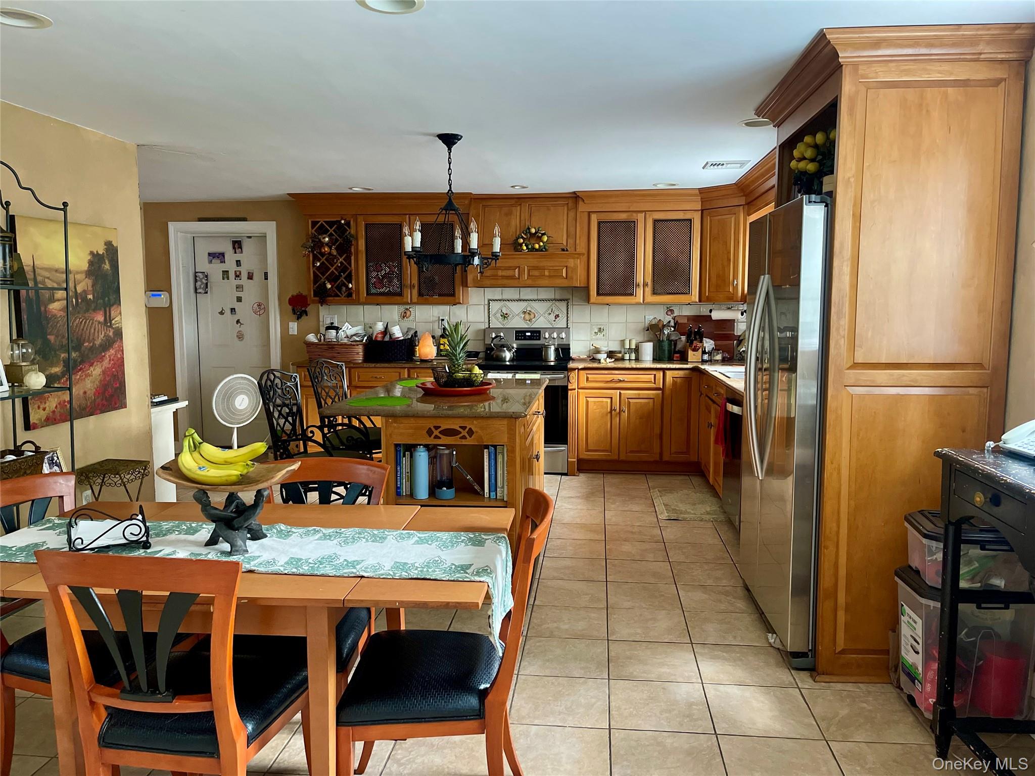 118 Highland Road, Glen Cove, NY 11542