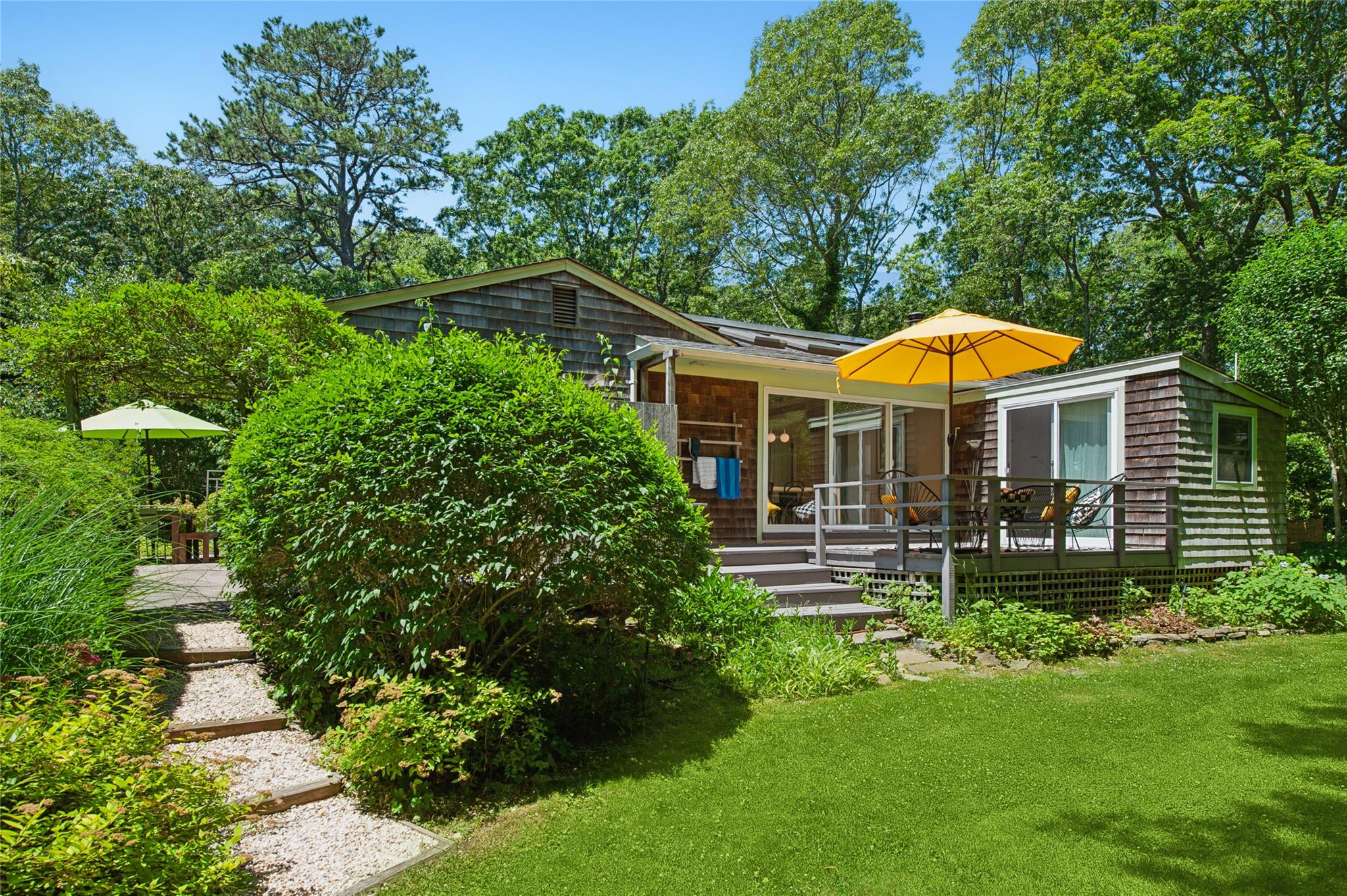 6 Randall Road, Southampton, NY 11968