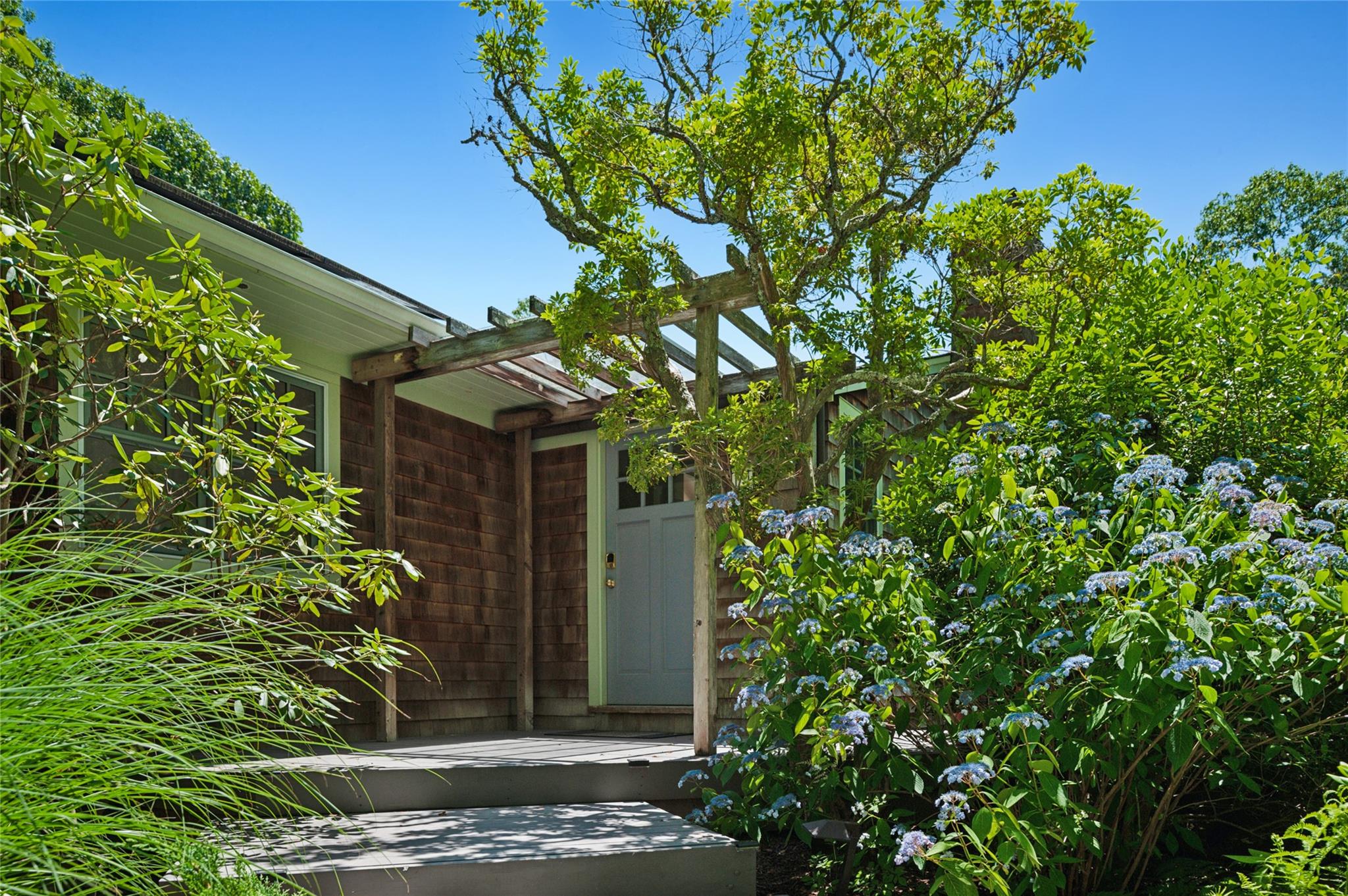 6 Randall Road, Southampton, NY 11968