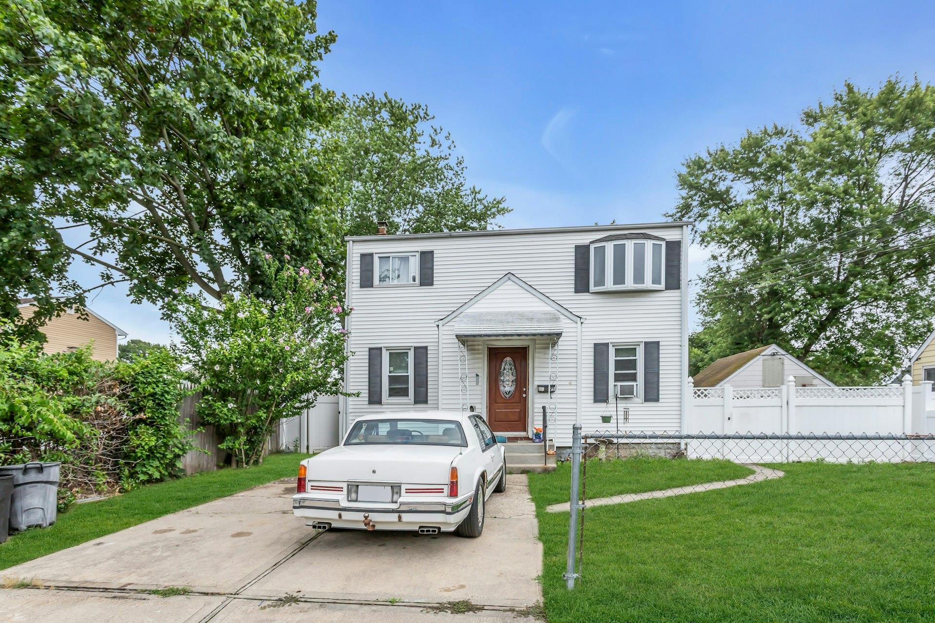 95 E 3rd Street, Deer Park, NY 11729